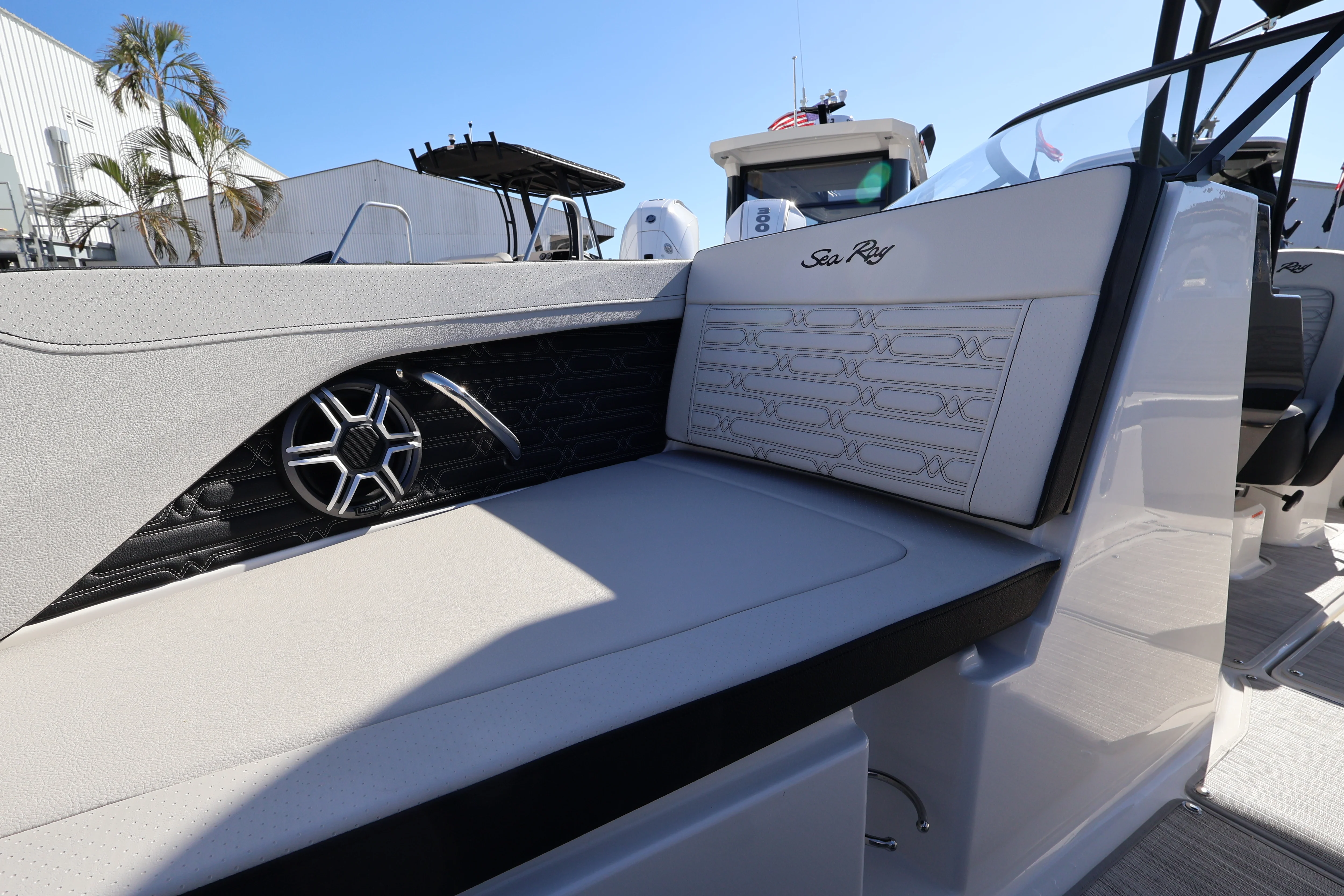 2026 Sea Ray SPX 210 Outboard Image Thumbnail #21