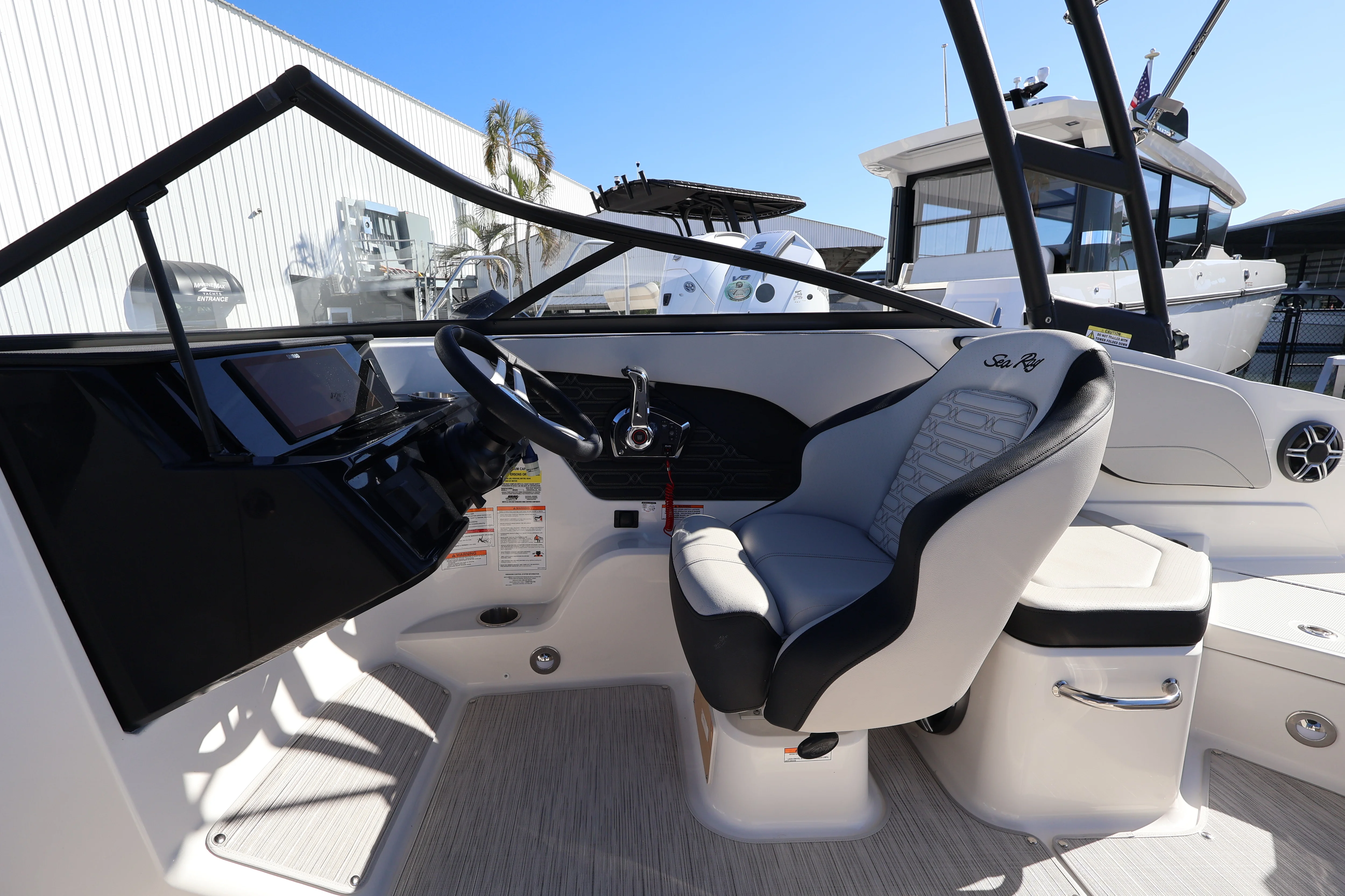 2026 Sea Ray SPX 210 Outboard Image Thumbnail #10