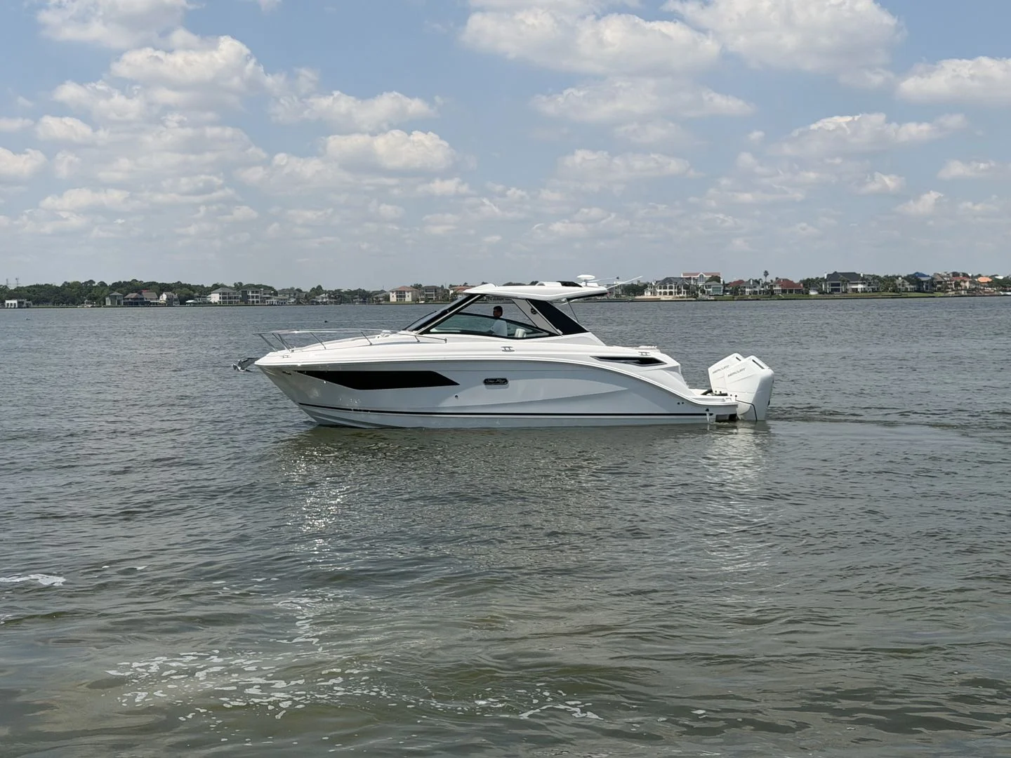 2026 Sea Ray Sundancer 320 Outboard Image Thumbnail #4