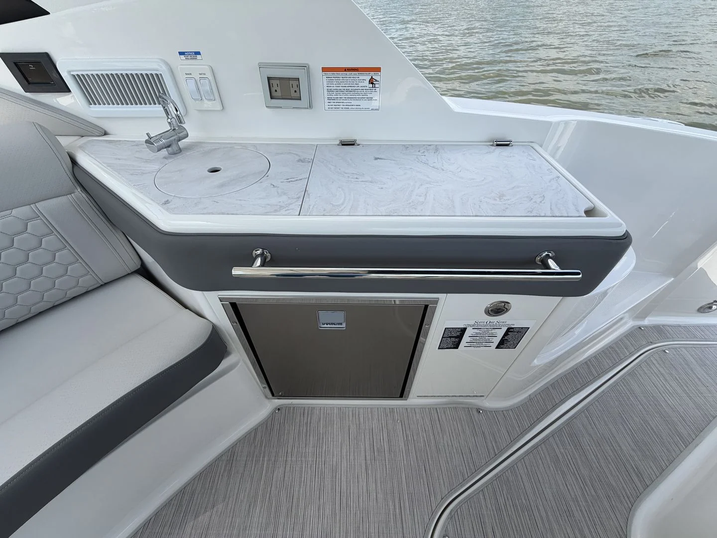 2026 Sea Ray Sundancer 320 Outboard Image Thumbnail #47