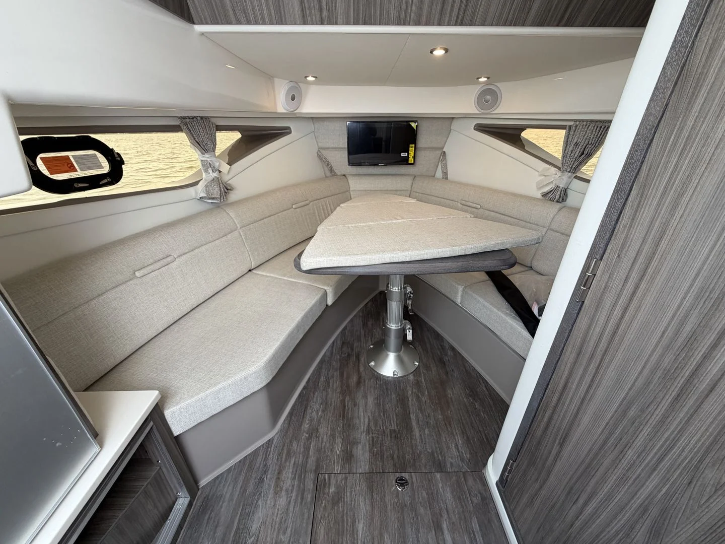 2026 Sea Ray Sundancer 320 Outboard Image Thumbnail #57