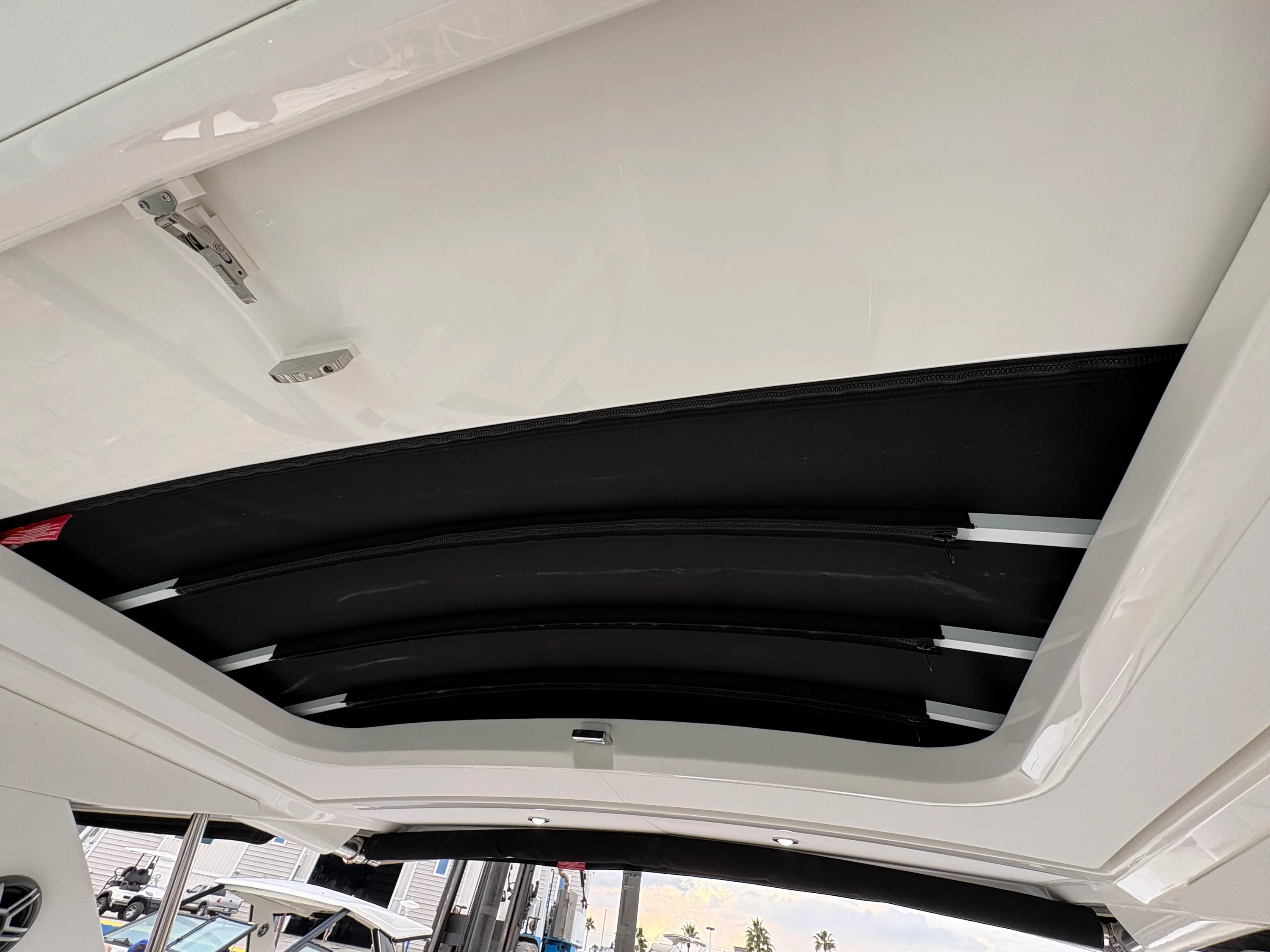 2026 Sea Ray Sundancer 320 Outboard Image Thumbnail #12