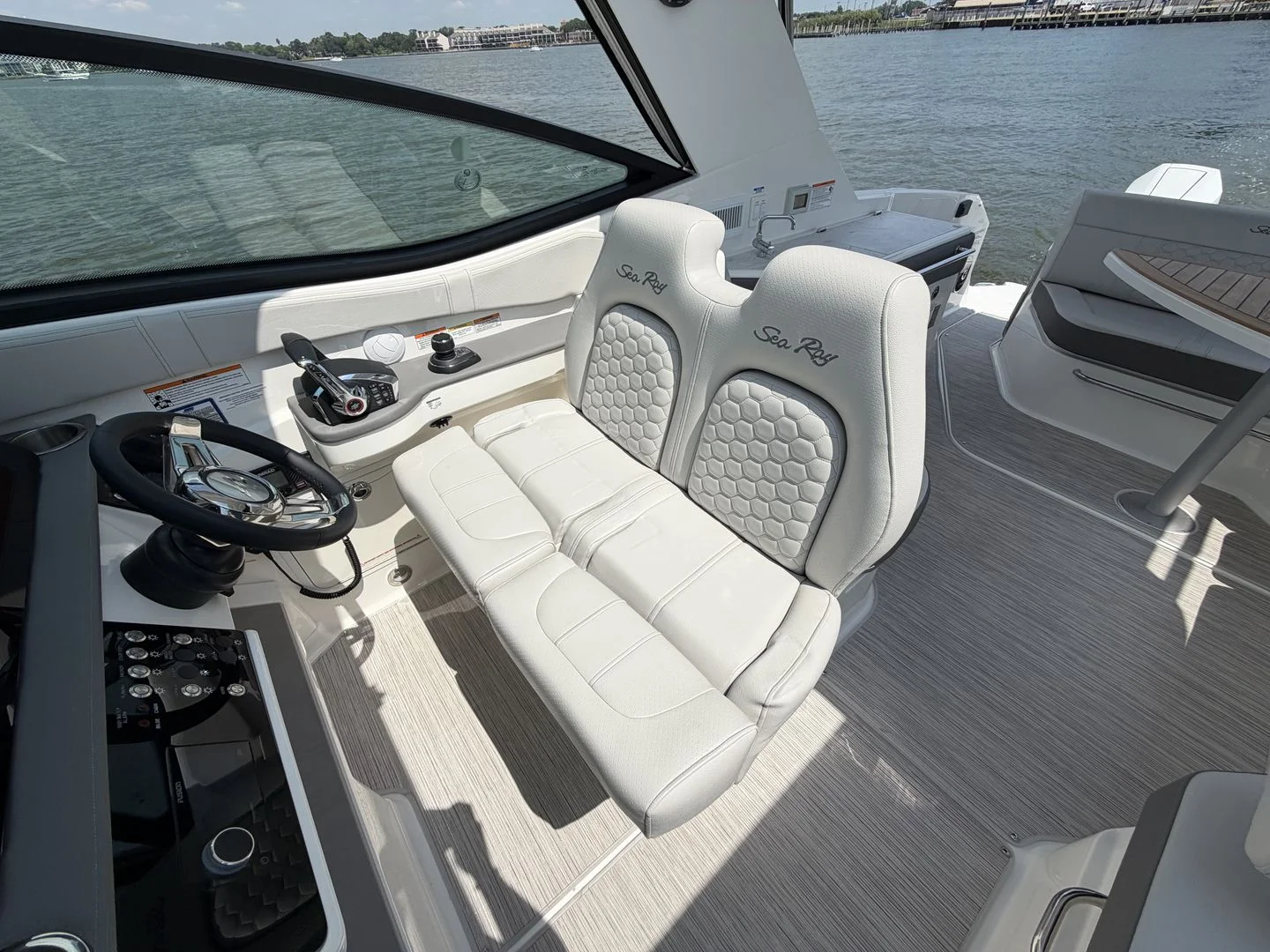 2026 Sea Ray Sundancer 320 Outboard Image Thumbnail #27