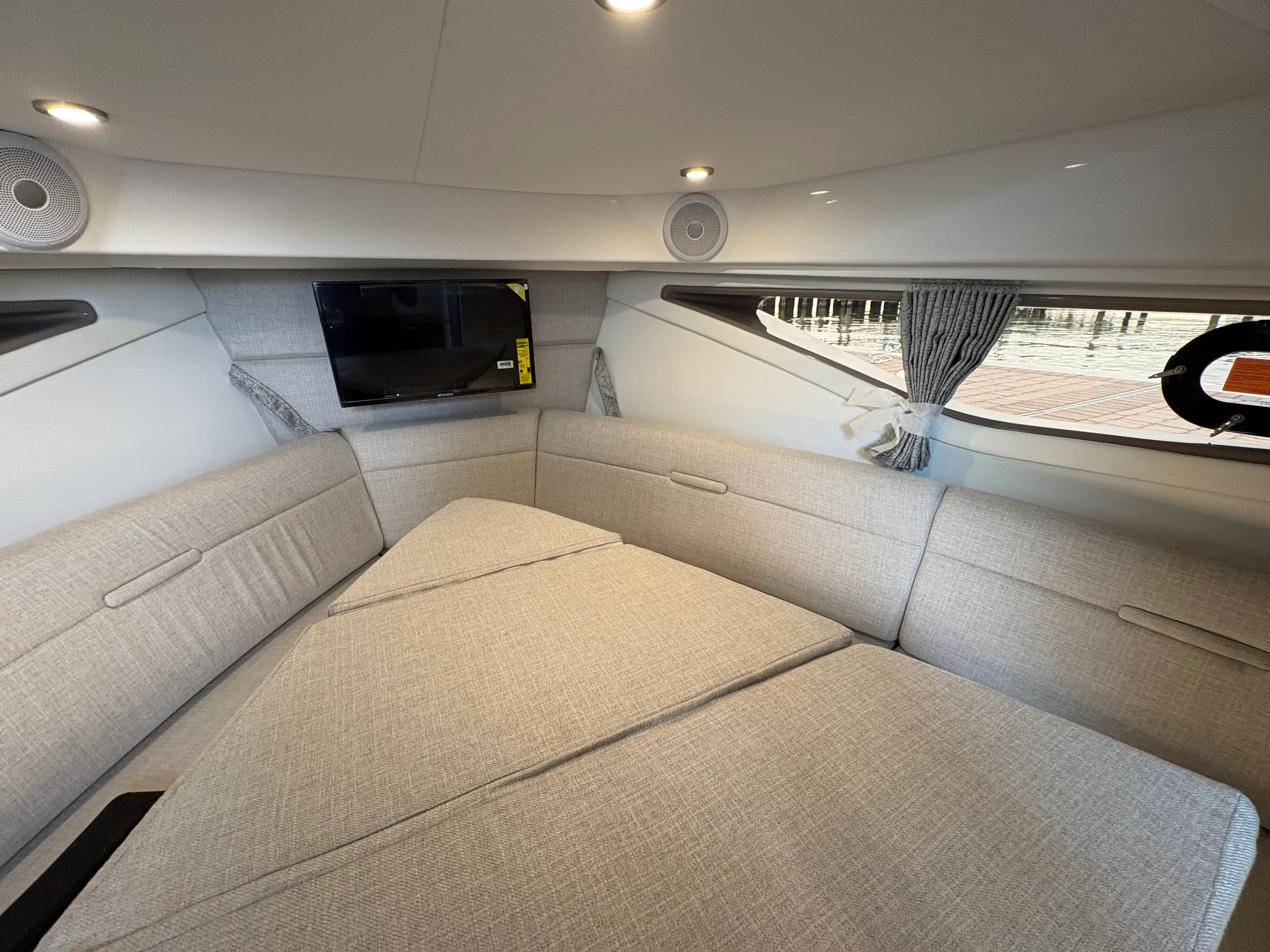 2026 Sea Ray Sundancer 320 Outboard Image Thumbnail #26