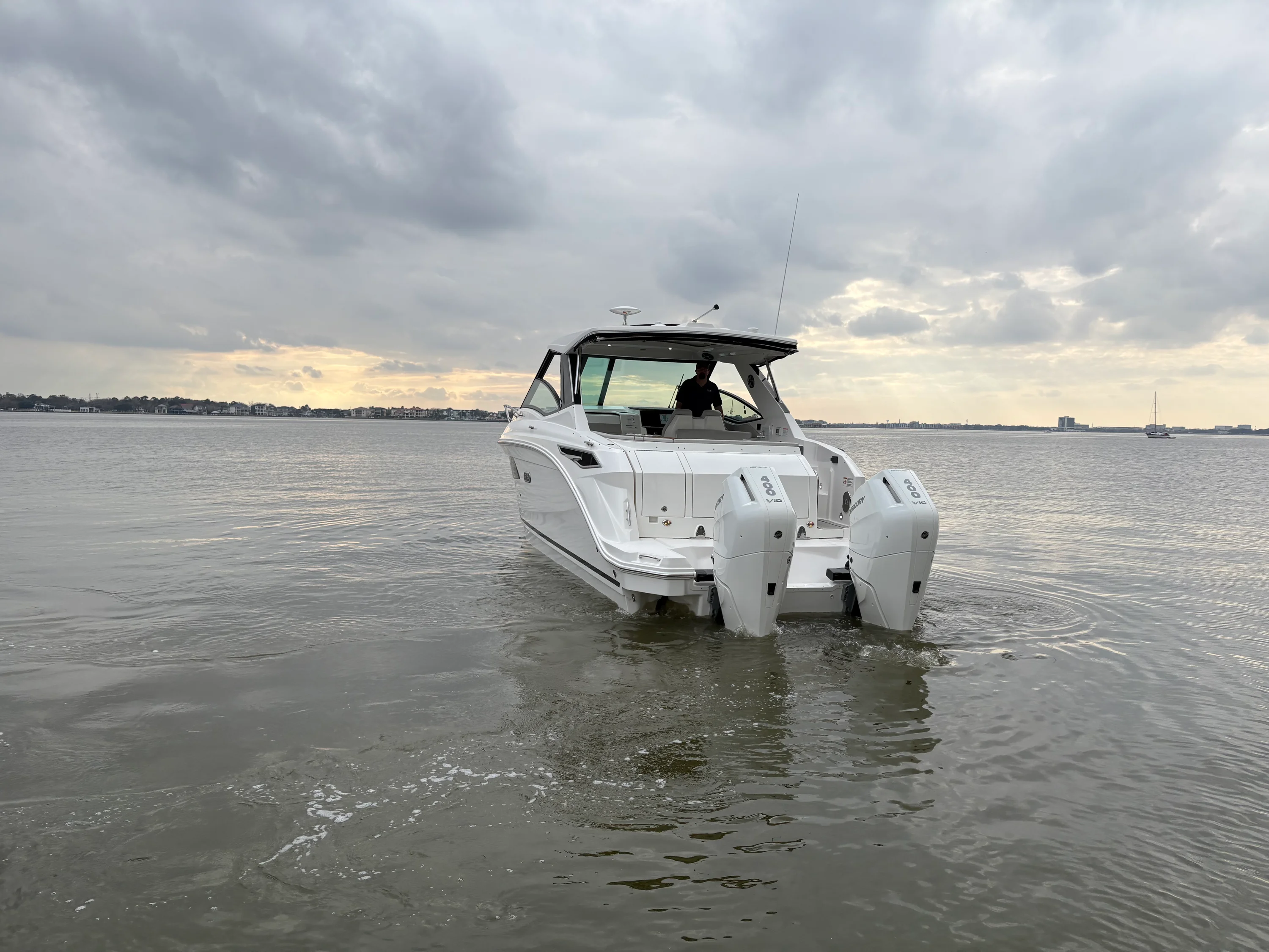 2026 Sea Ray Sundancer 320 Outboard Image Thumbnail #4