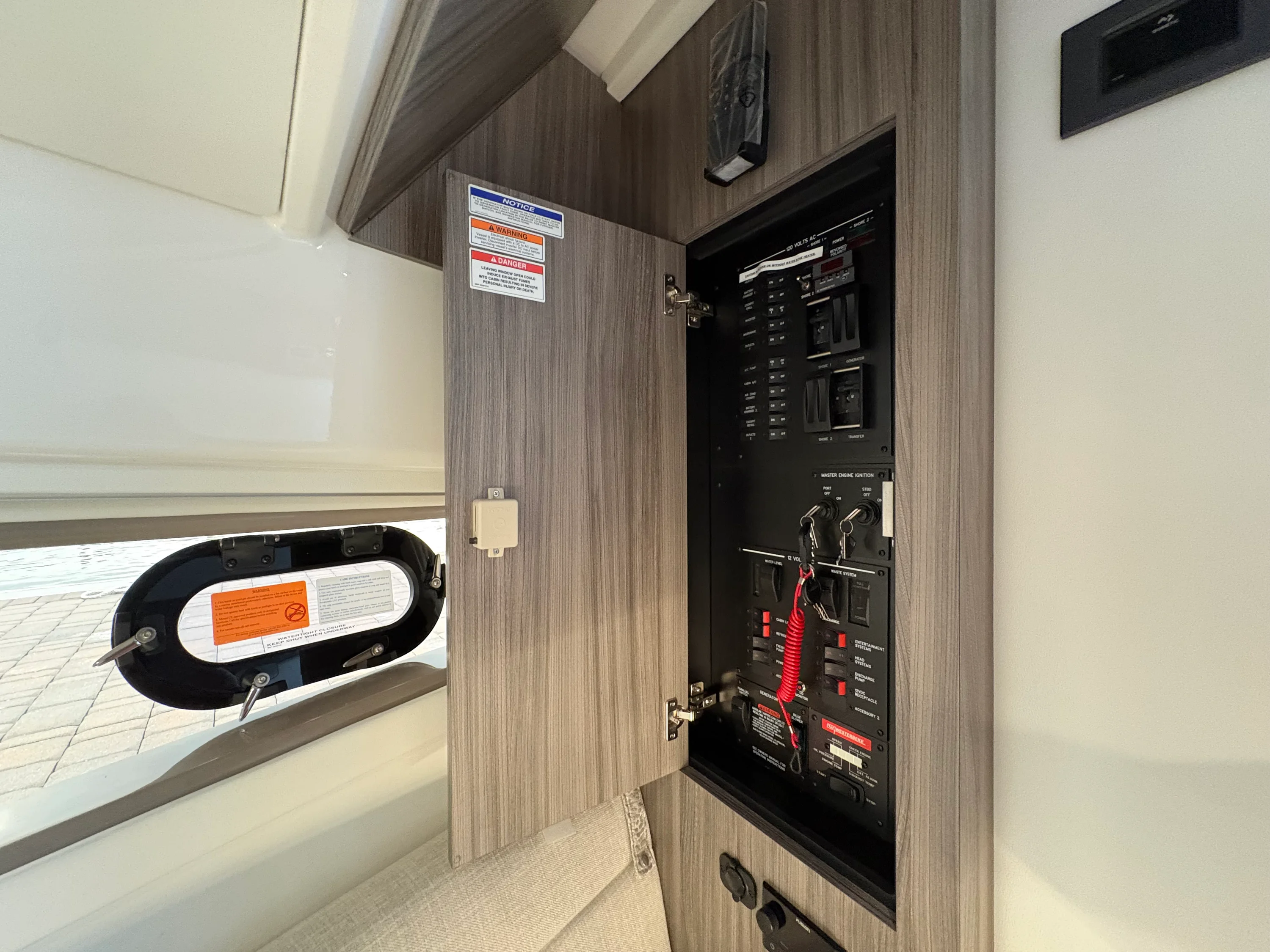 2026 Sea Ray Sundancer 320 Outboard Image Thumbnail #25