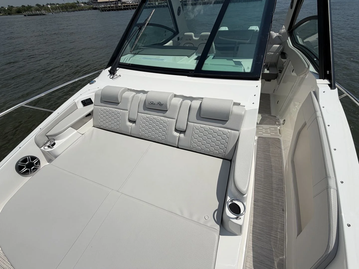 2026 Sea Ray Sundancer 320 Outboard Image Thumbnail #35