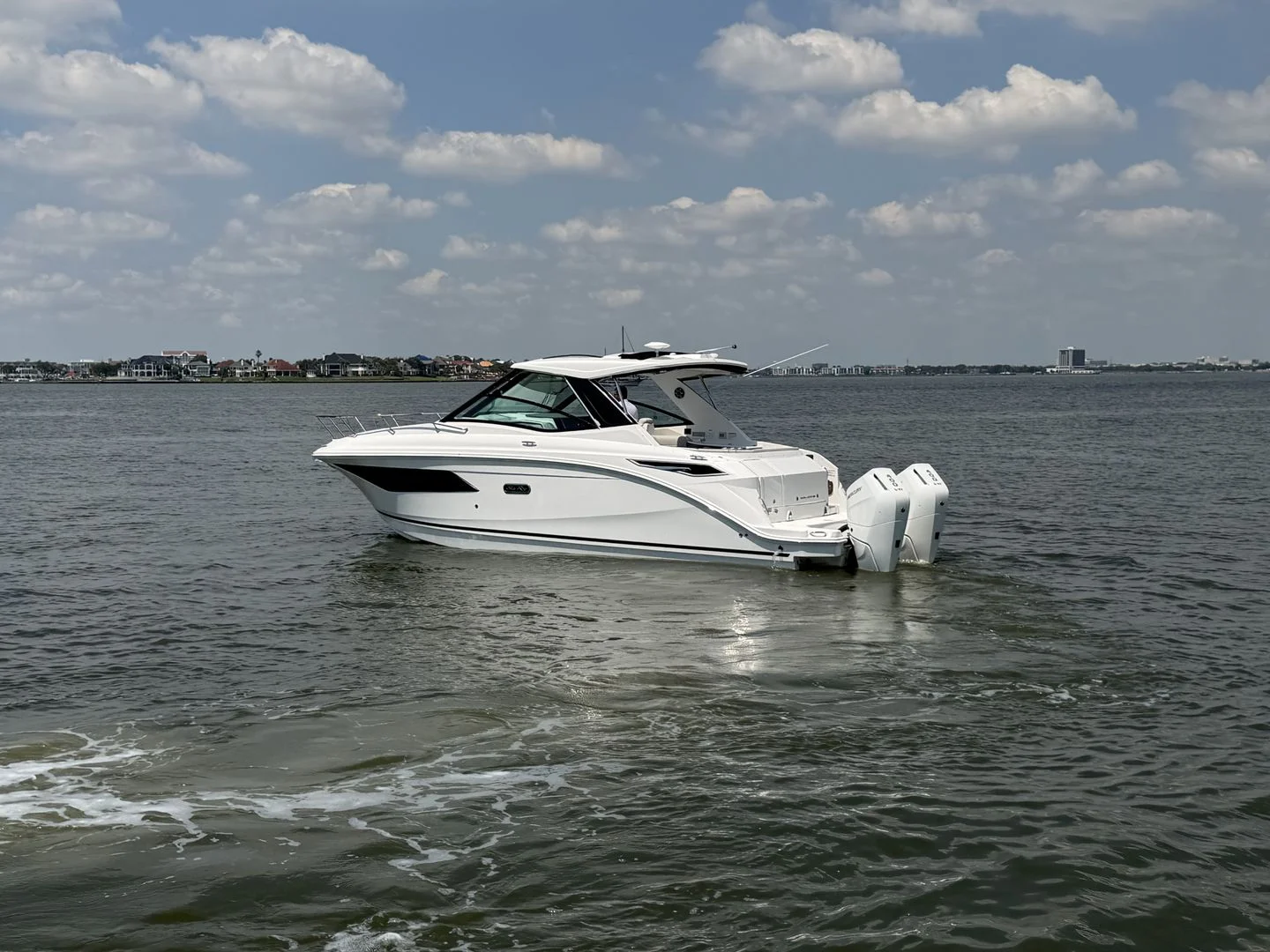 2026 Sea Ray Sundancer 320 Outboard Image Thumbnail #10
