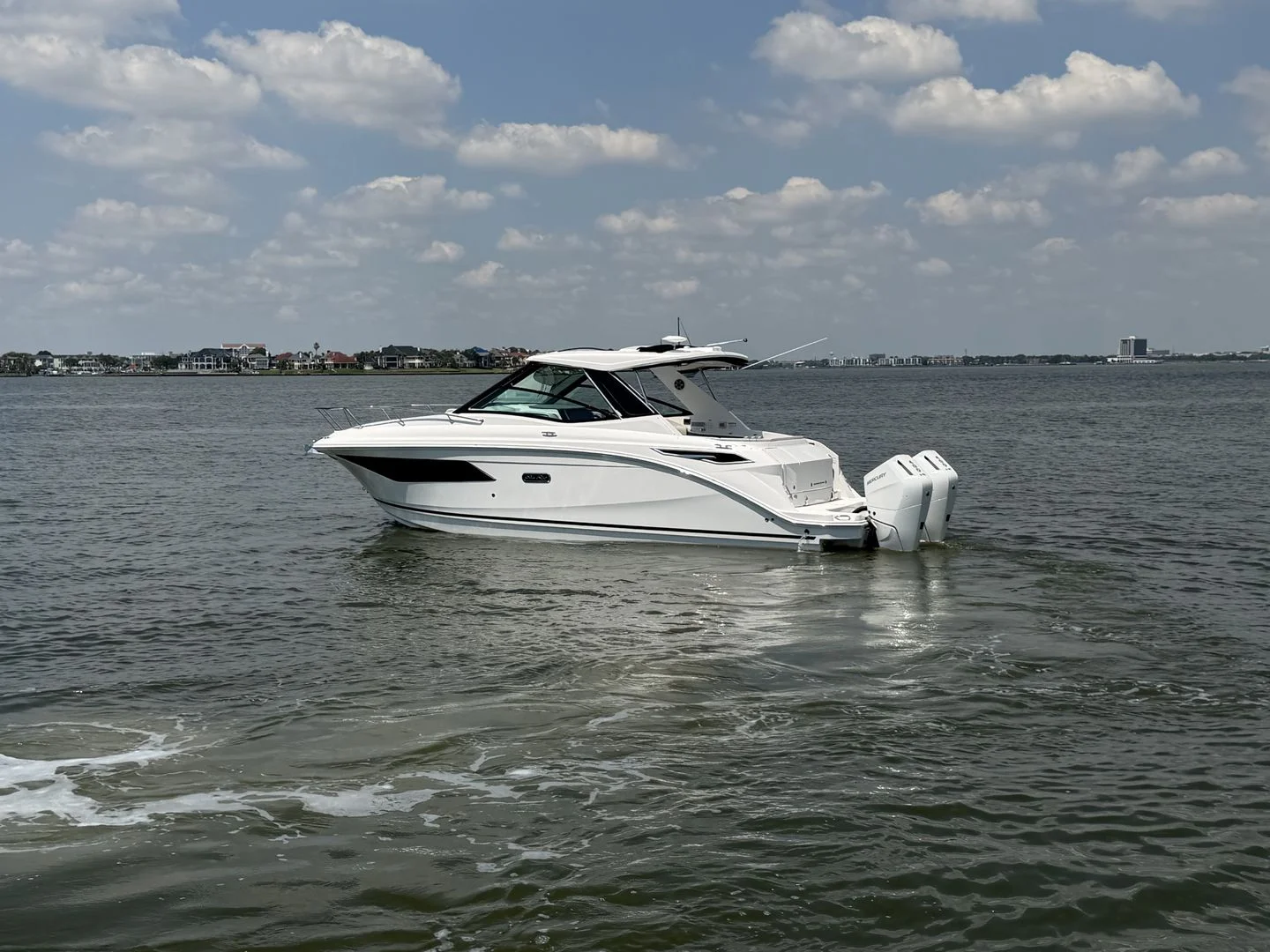 2026 Sea Ray Sundancer 320 Outboard Image Thumbnail #9