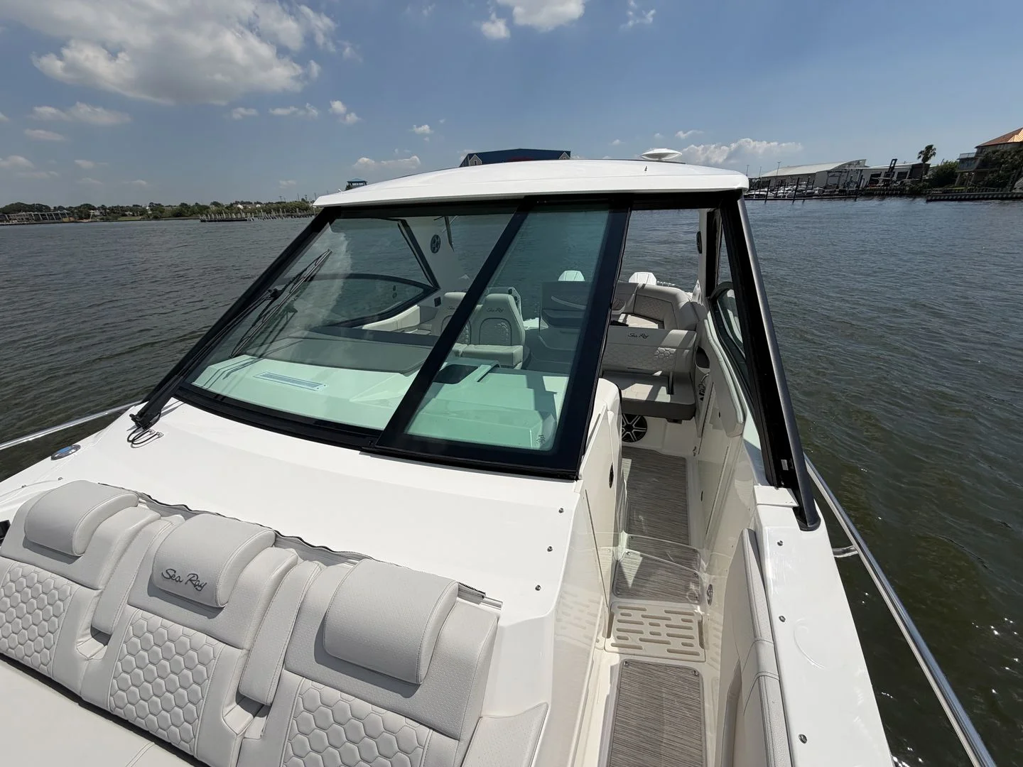 2026 Sea Ray Sundancer 320 Outboard Image Thumbnail #38