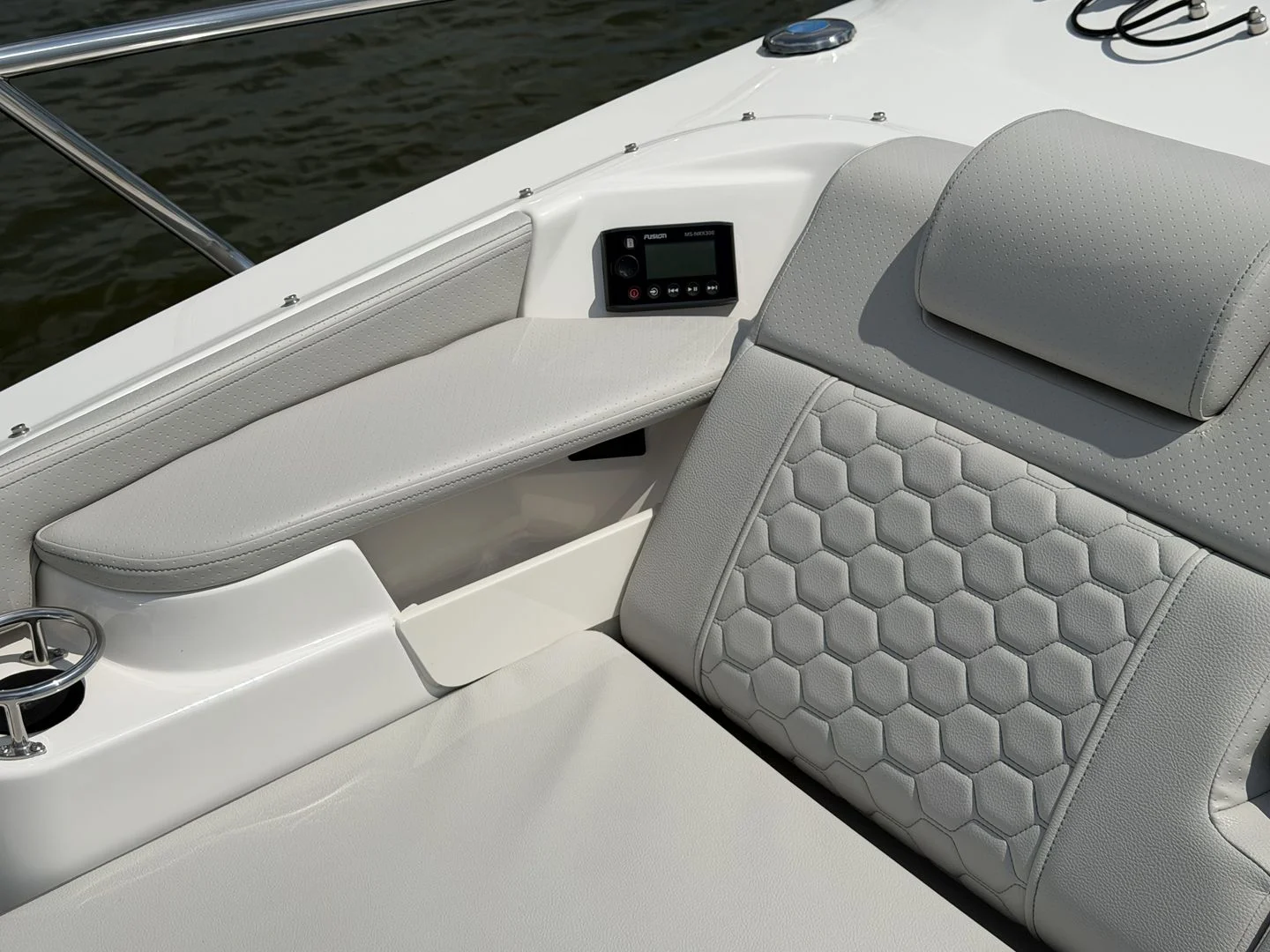 2026 Sea Ray Sundancer 320 Outboard Image Thumbnail #34