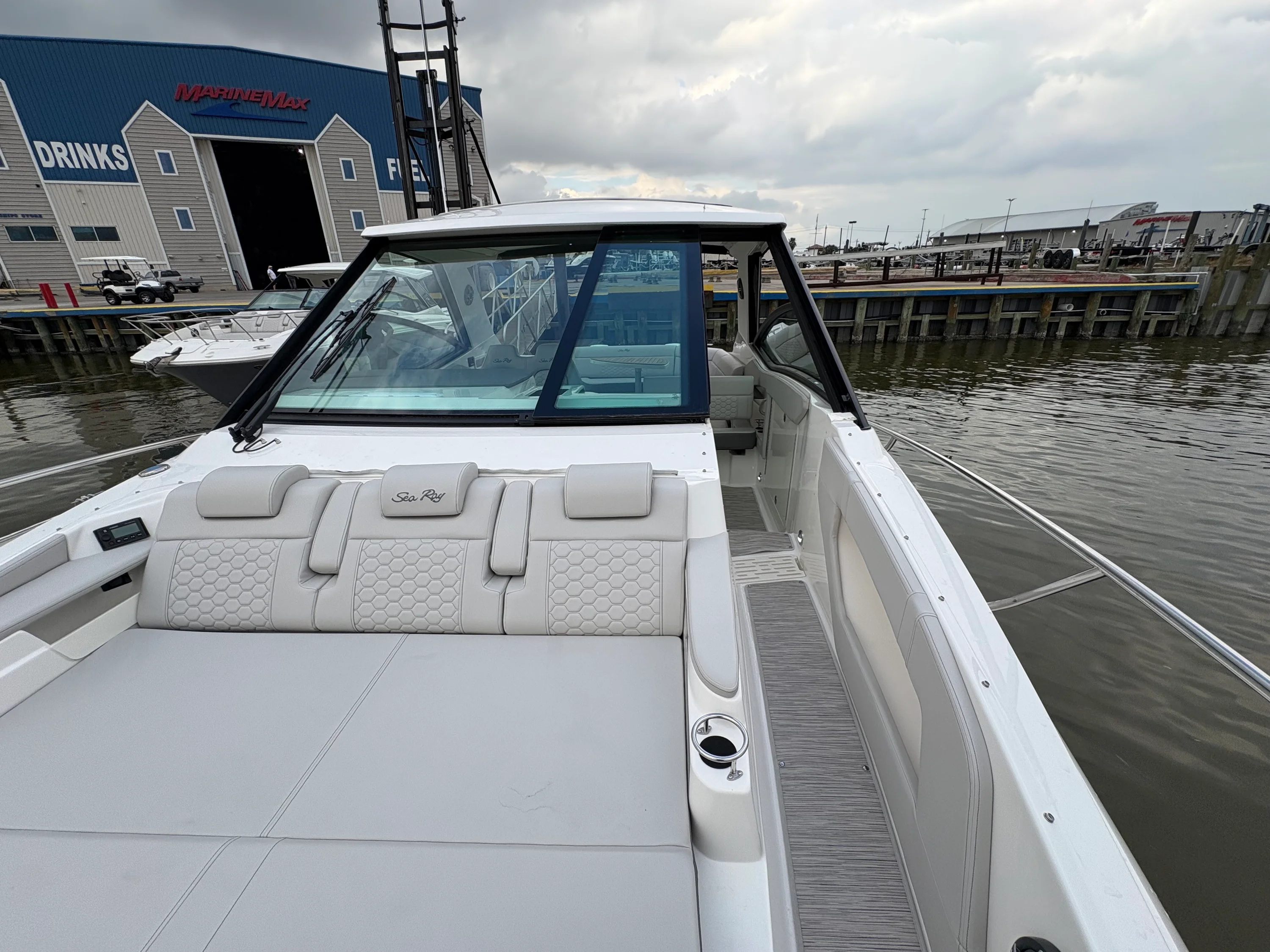 2026 Sea Ray Sundancer 320 Outboard Image Thumbnail #13