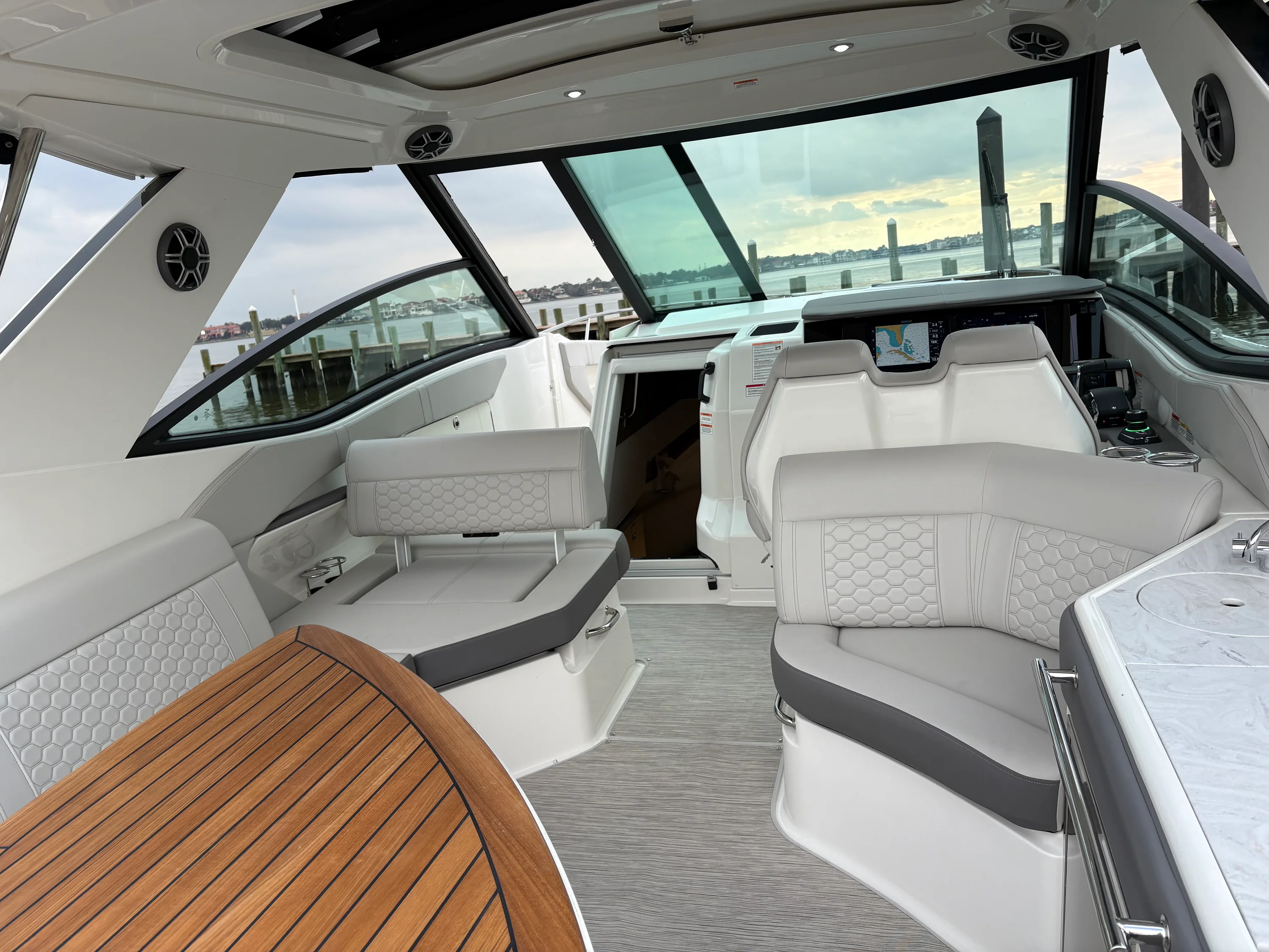 2026 Sea Ray Sundancer 320 Outboard Image Thumbnail #37