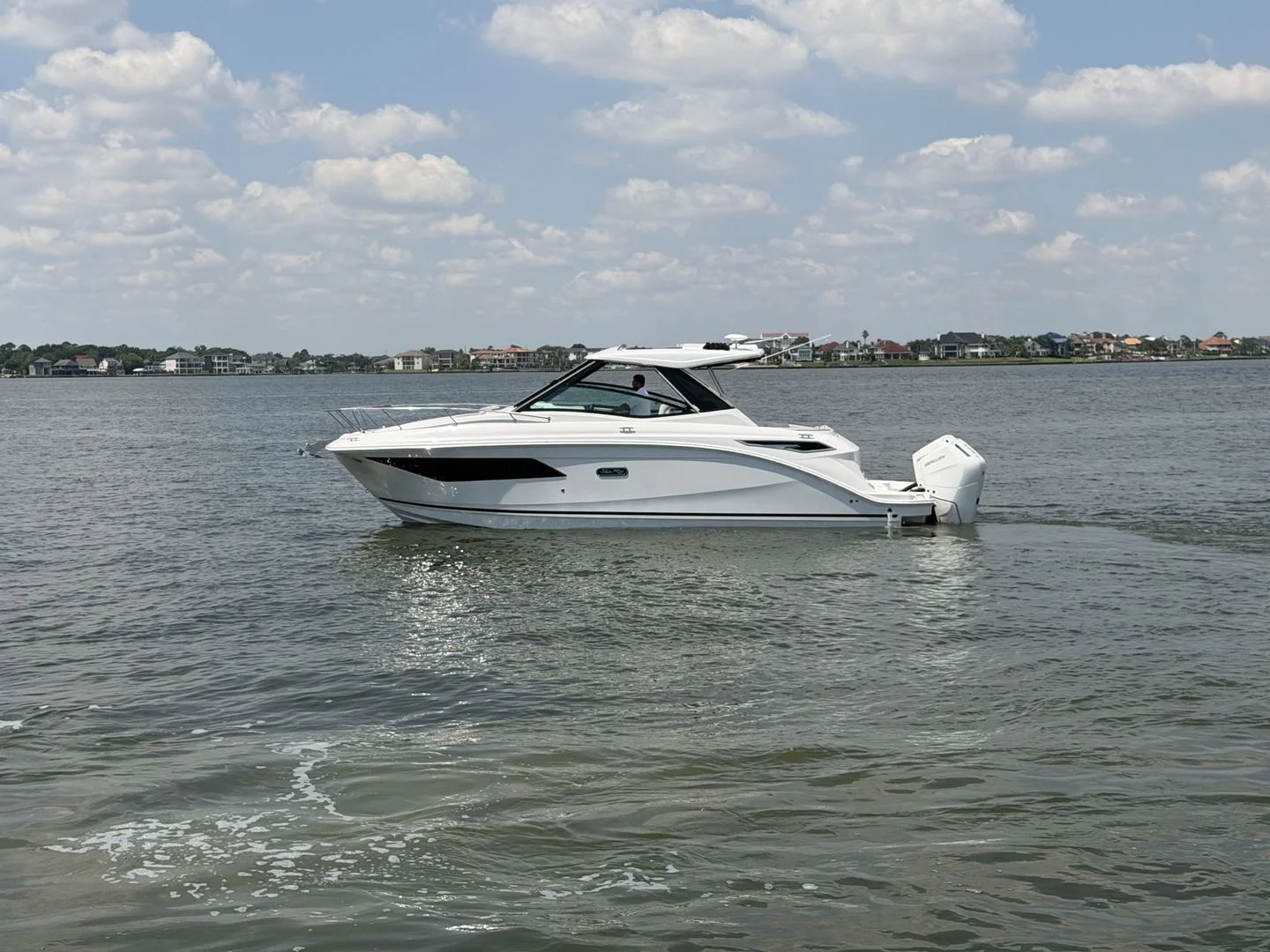 2026 Sea Ray Sundancer 320 Outboard Image Thumbnail #5