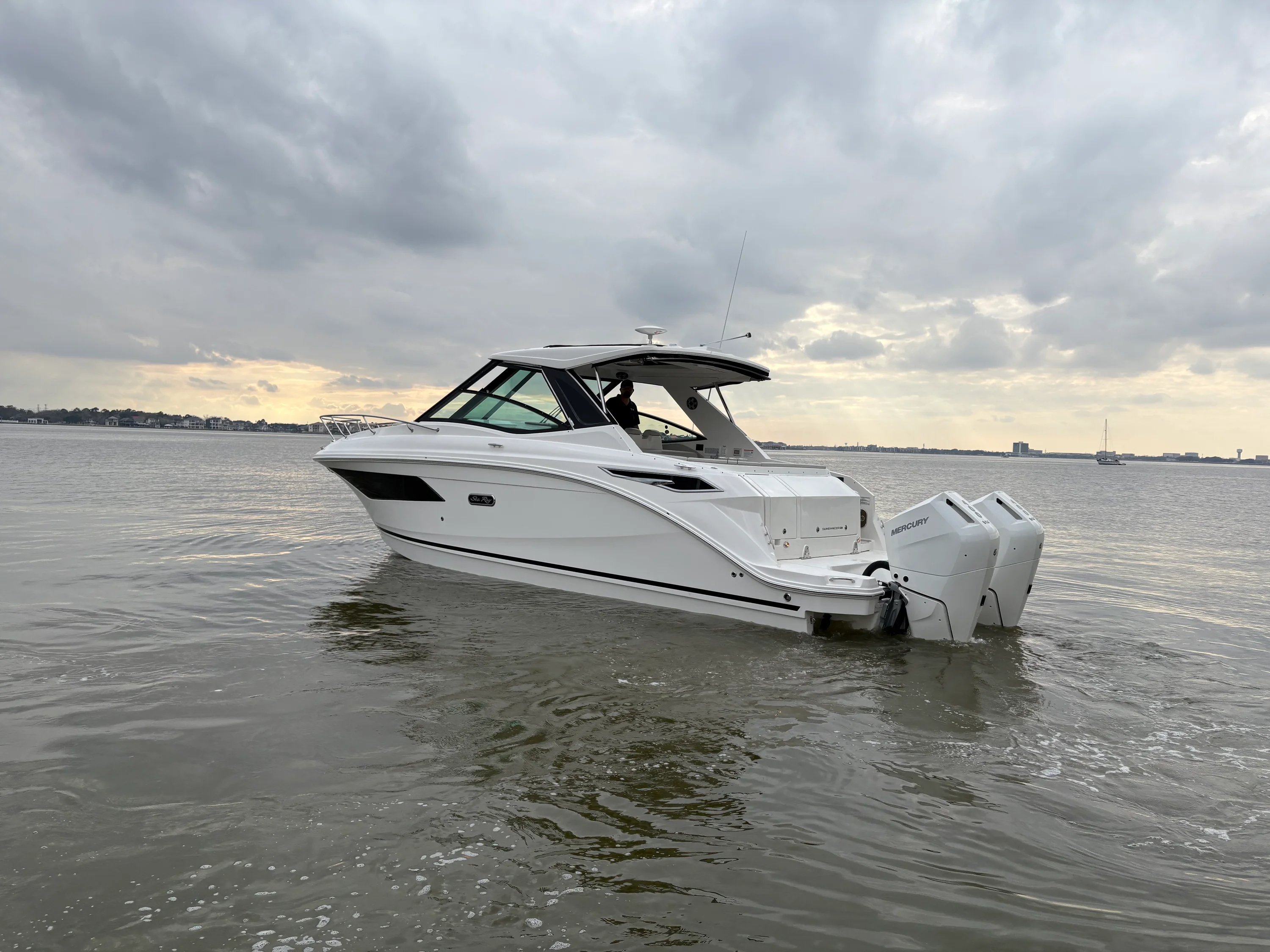 2026 Sea Ray Sundancer 320 Outboard Image Thumbnail #5