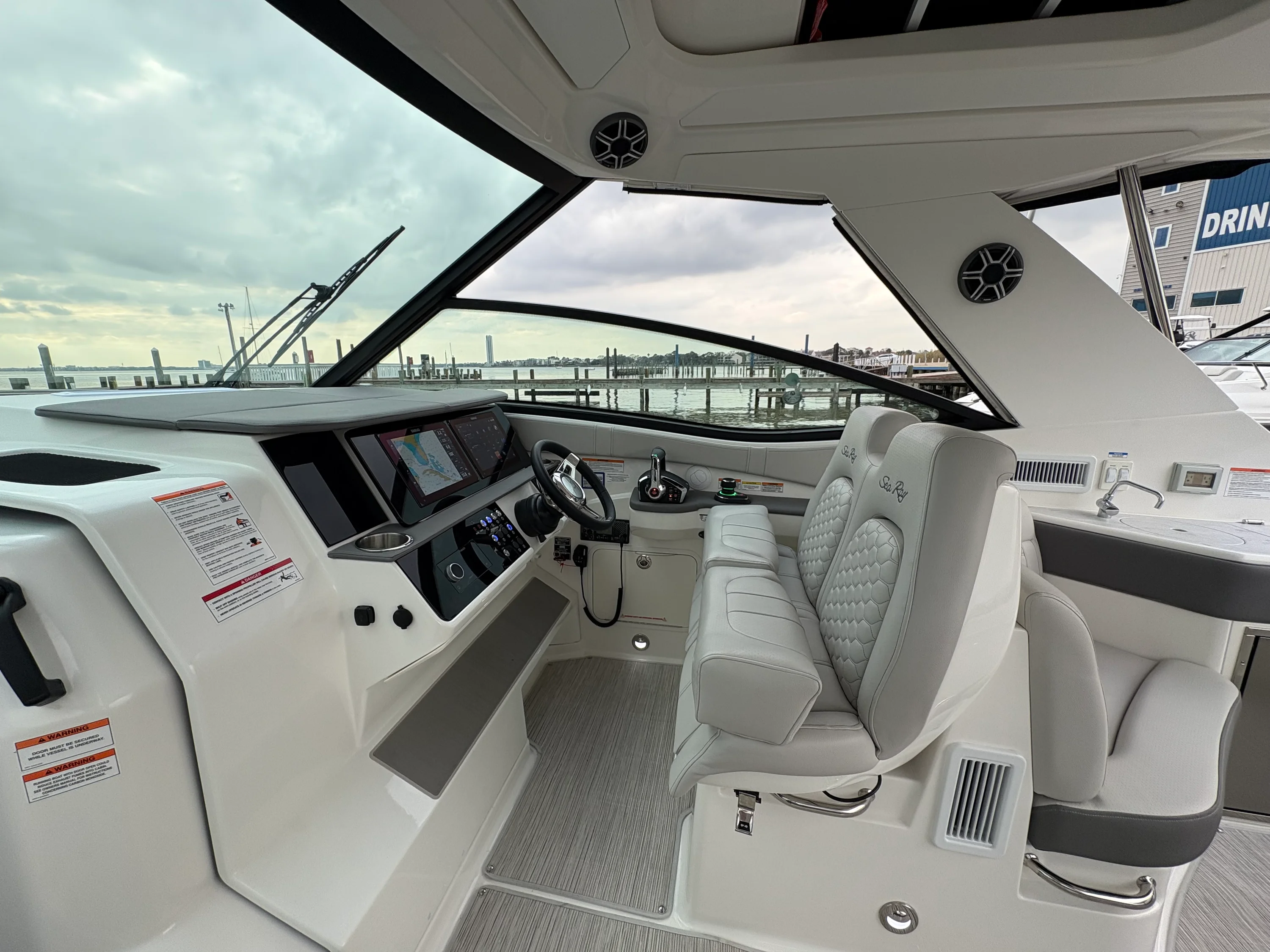 2026 Sea Ray Sundancer 320 Outboard Image Thumbnail #30