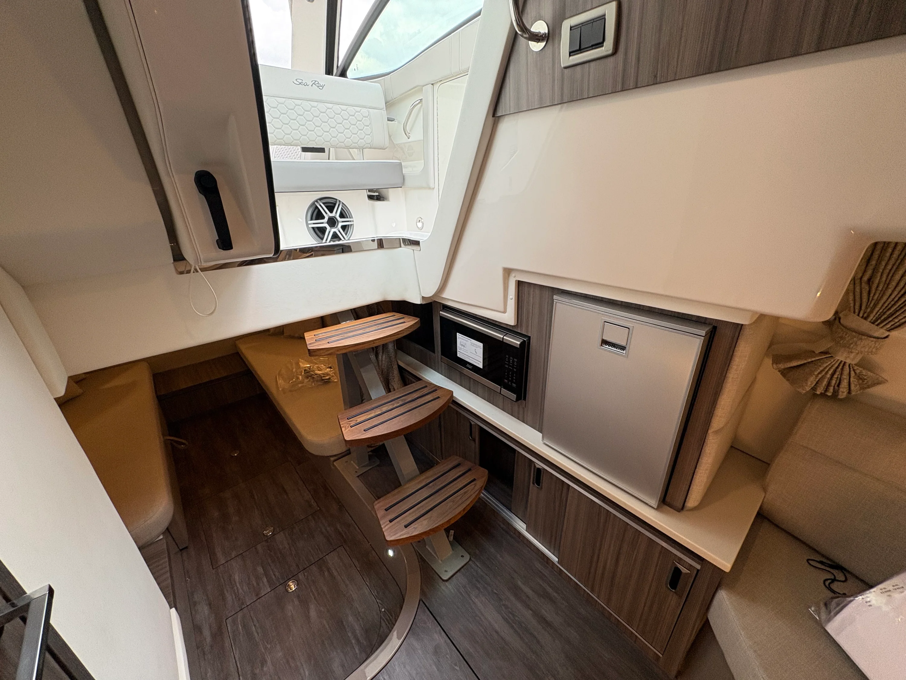 2026 Sea Ray Sundancer 320 Outboard Image Thumbnail #24