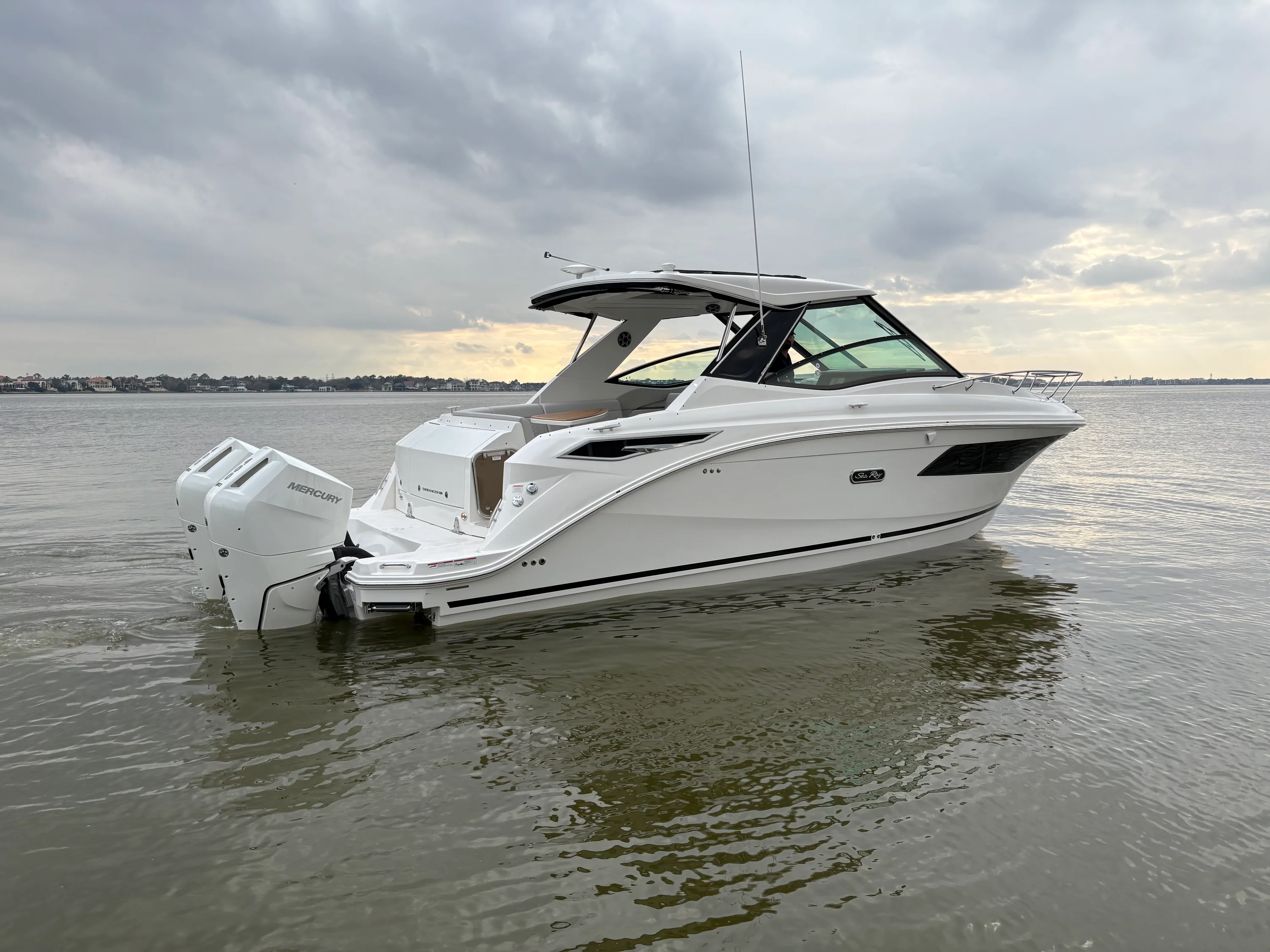 2026 Sea Ray Sundancer 320 Outboard Image Thumbnail #1