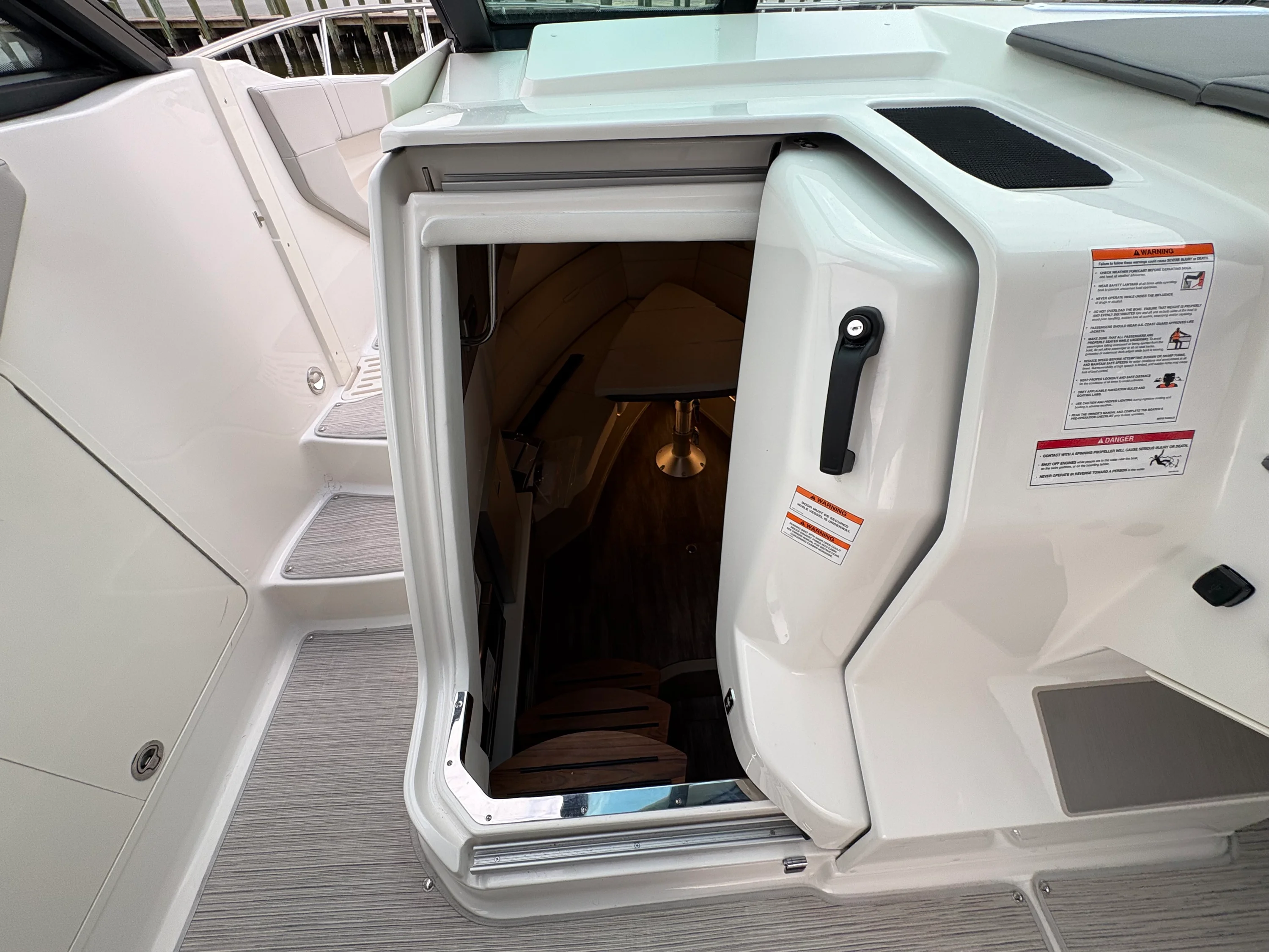 2026 Sea Ray Sundancer 320 Outboard Image Thumbnail #28