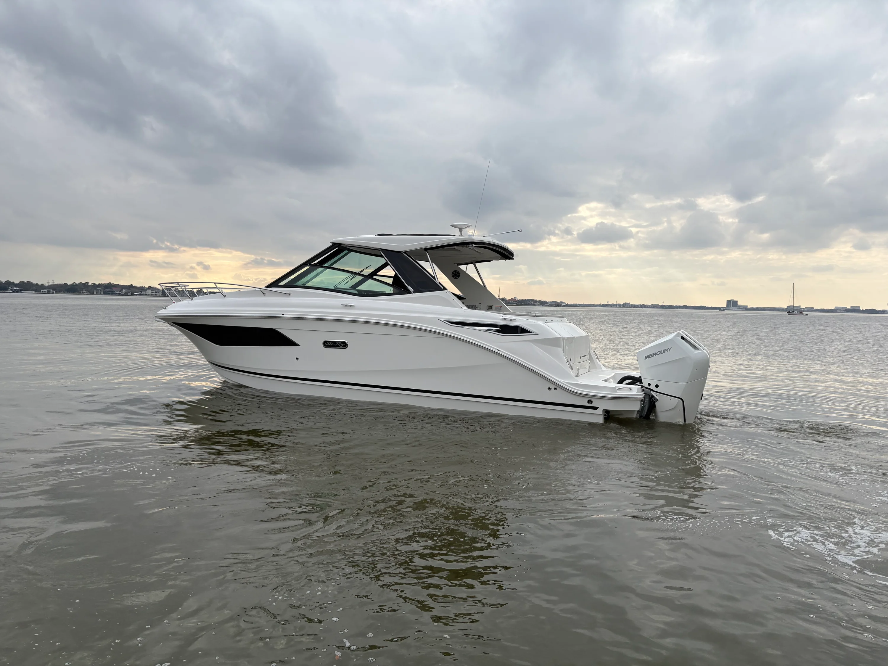 2026 Sea Ray Sundancer 320 Outboard Image Thumbnail #6