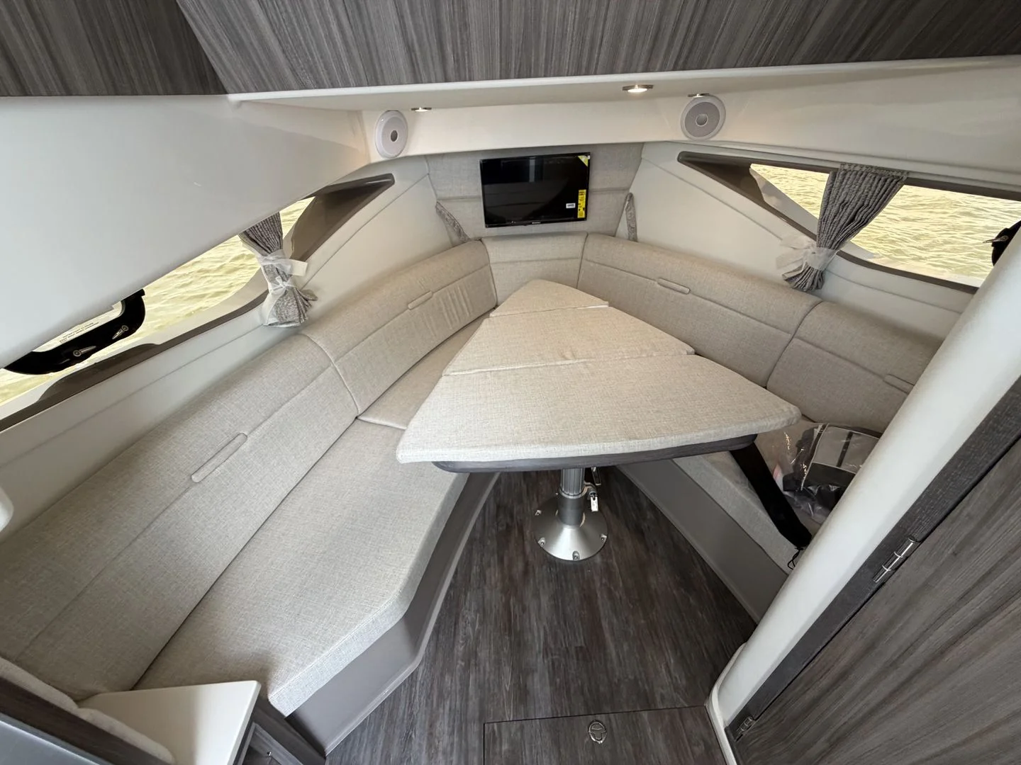 2026 Sea Ray Sundancer 320 Outboard Image Thumbnail #58