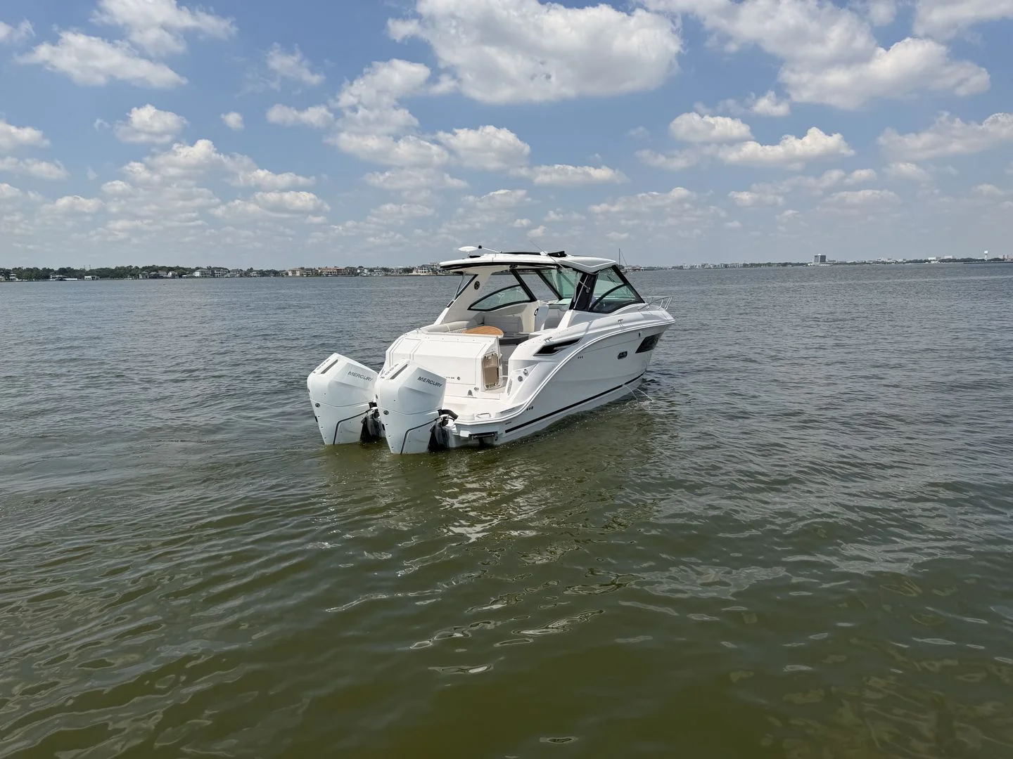 2026 Sea Ray Sundancer 320 Outboard Image Thumbnail #18