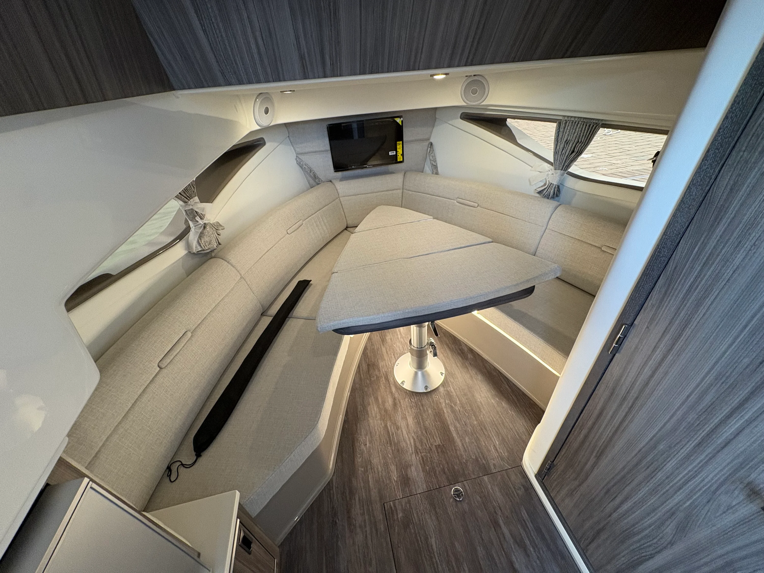 2026 Sea Ray Sundancer 320 Outboard Image Thumbnail #27