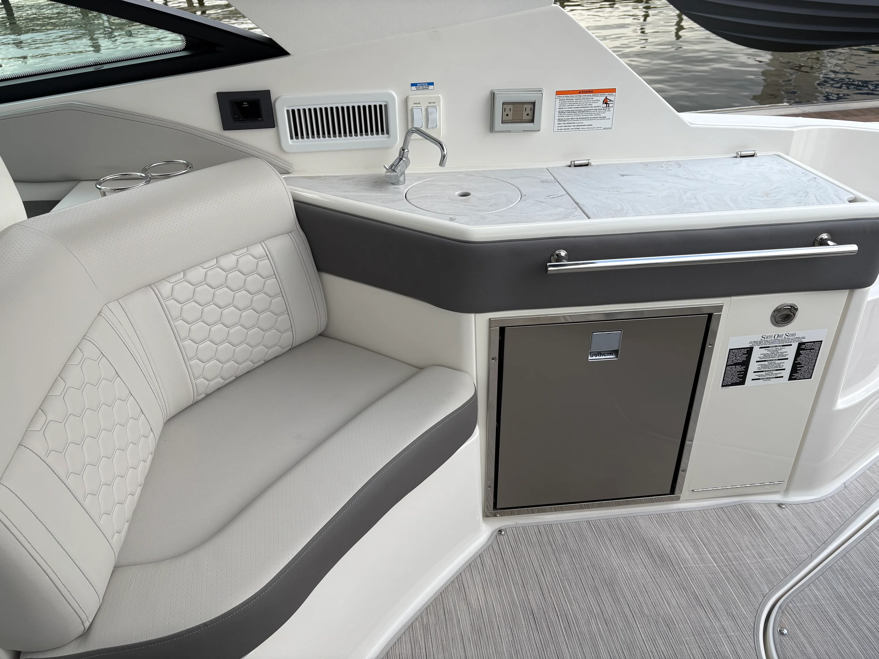 2026 Sea Ray Sundancer 320 Outboard Image Thumbnail #32