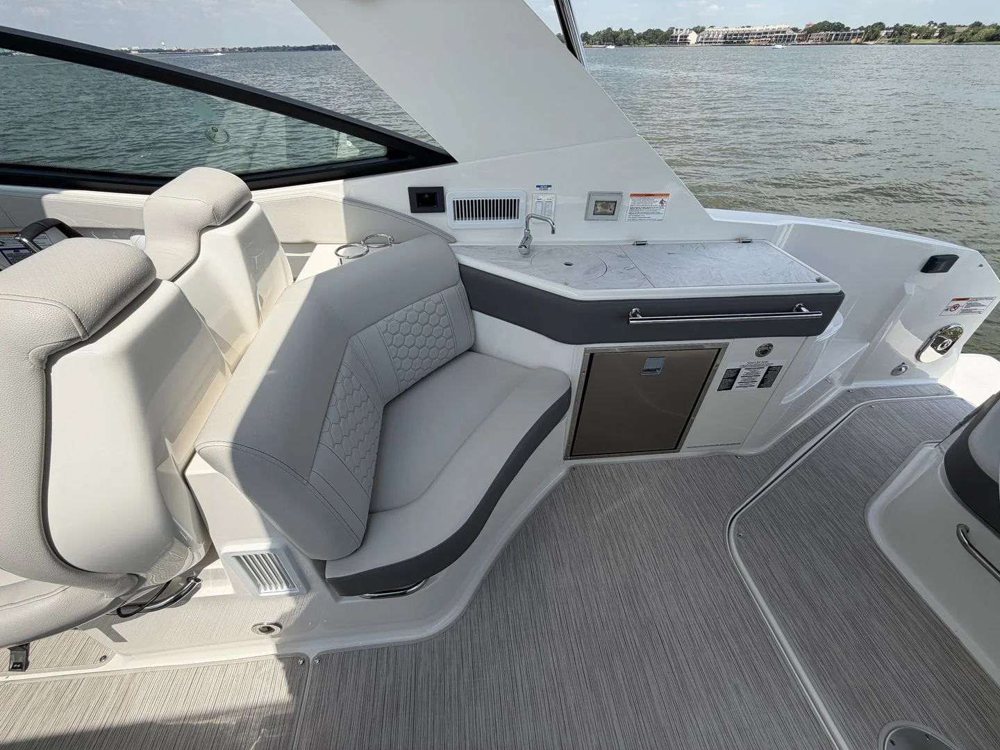 2026 Sea Ray Sundancer 320 Outboard Image Thumbnail #30