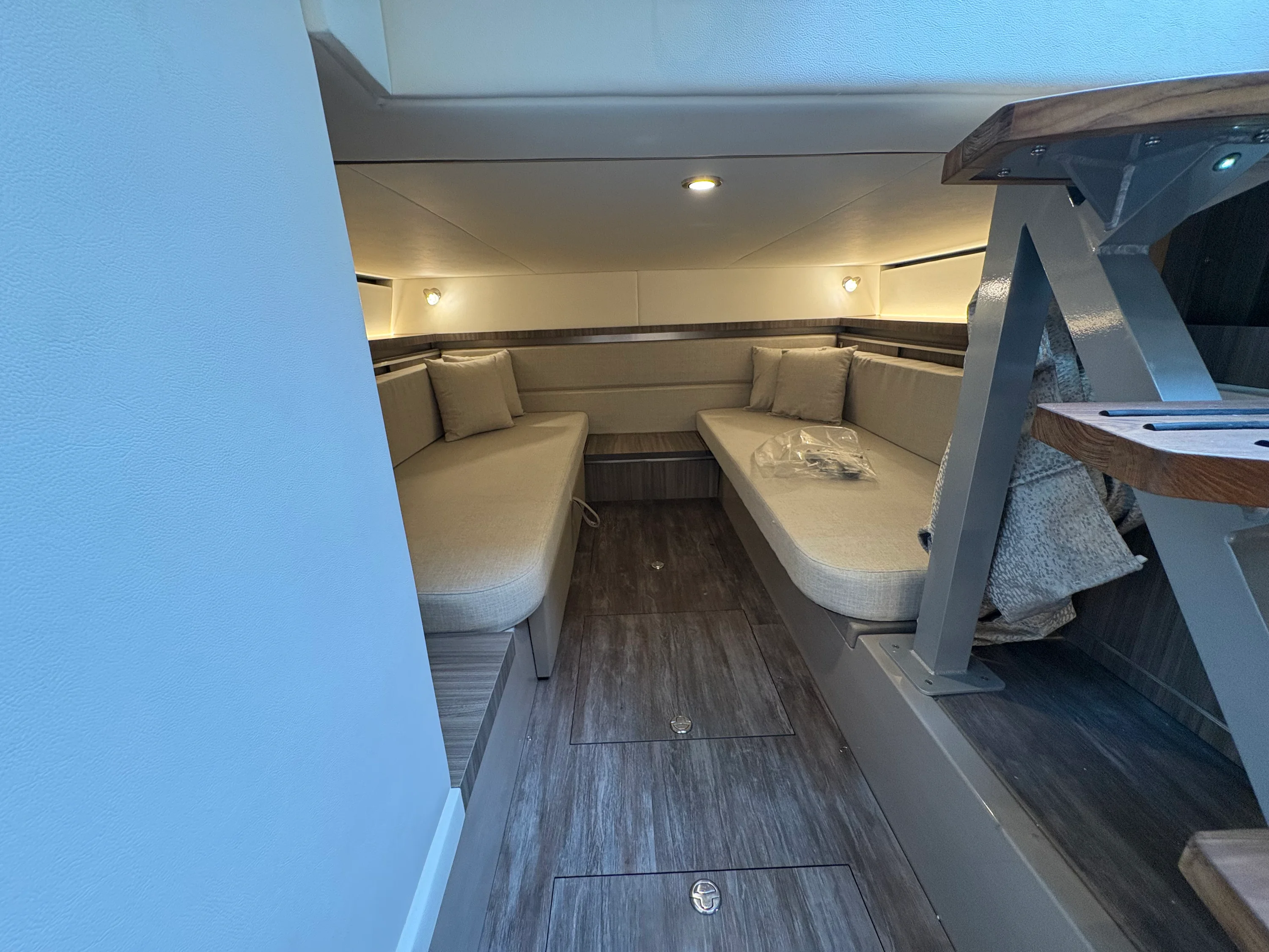 2026 Sea Ray Sundancer 320 Outboard Image Thumbnail #20