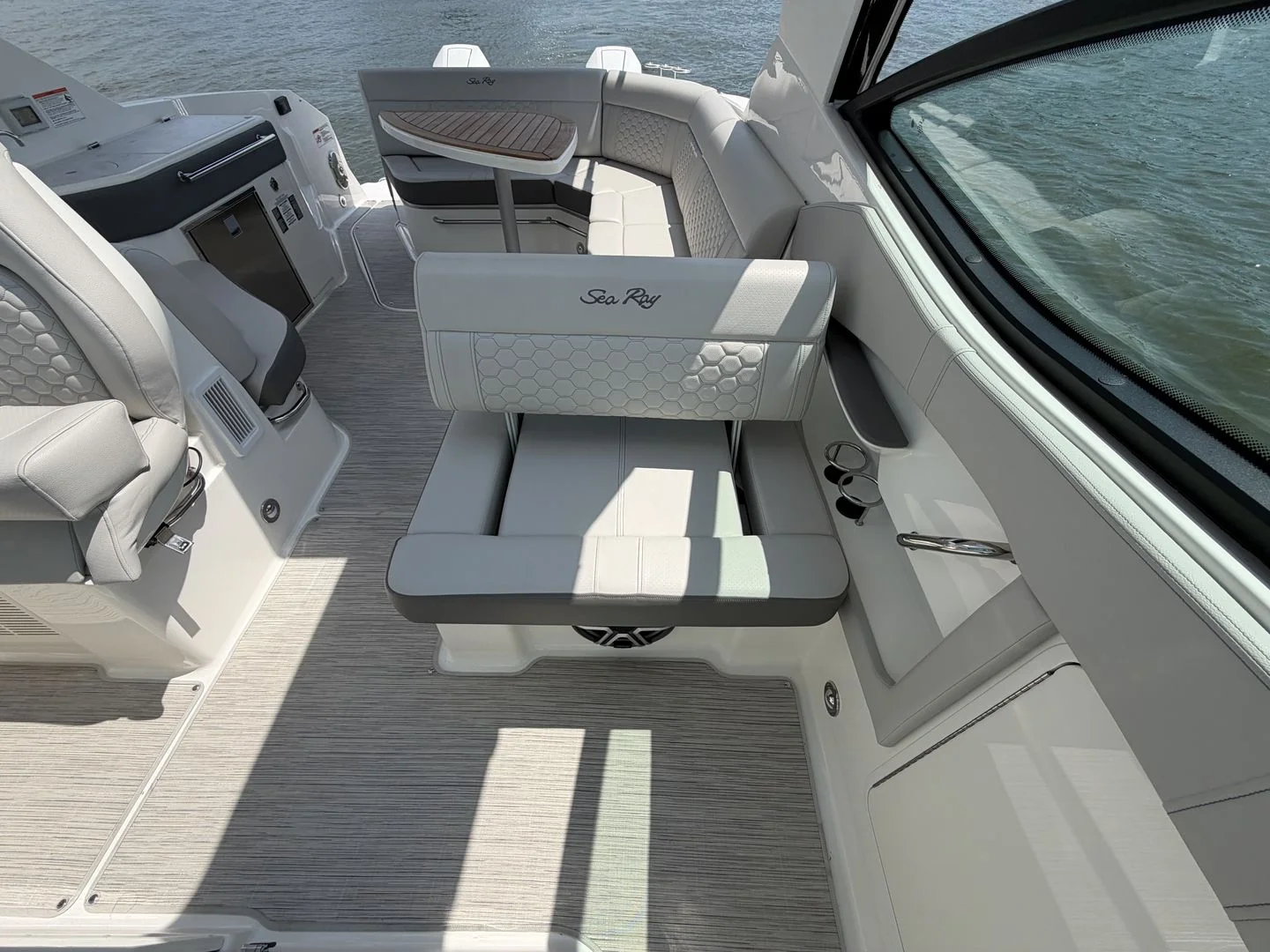 2026 Sea Ray Sundancer 320 Outboard Image Thumbnail #40