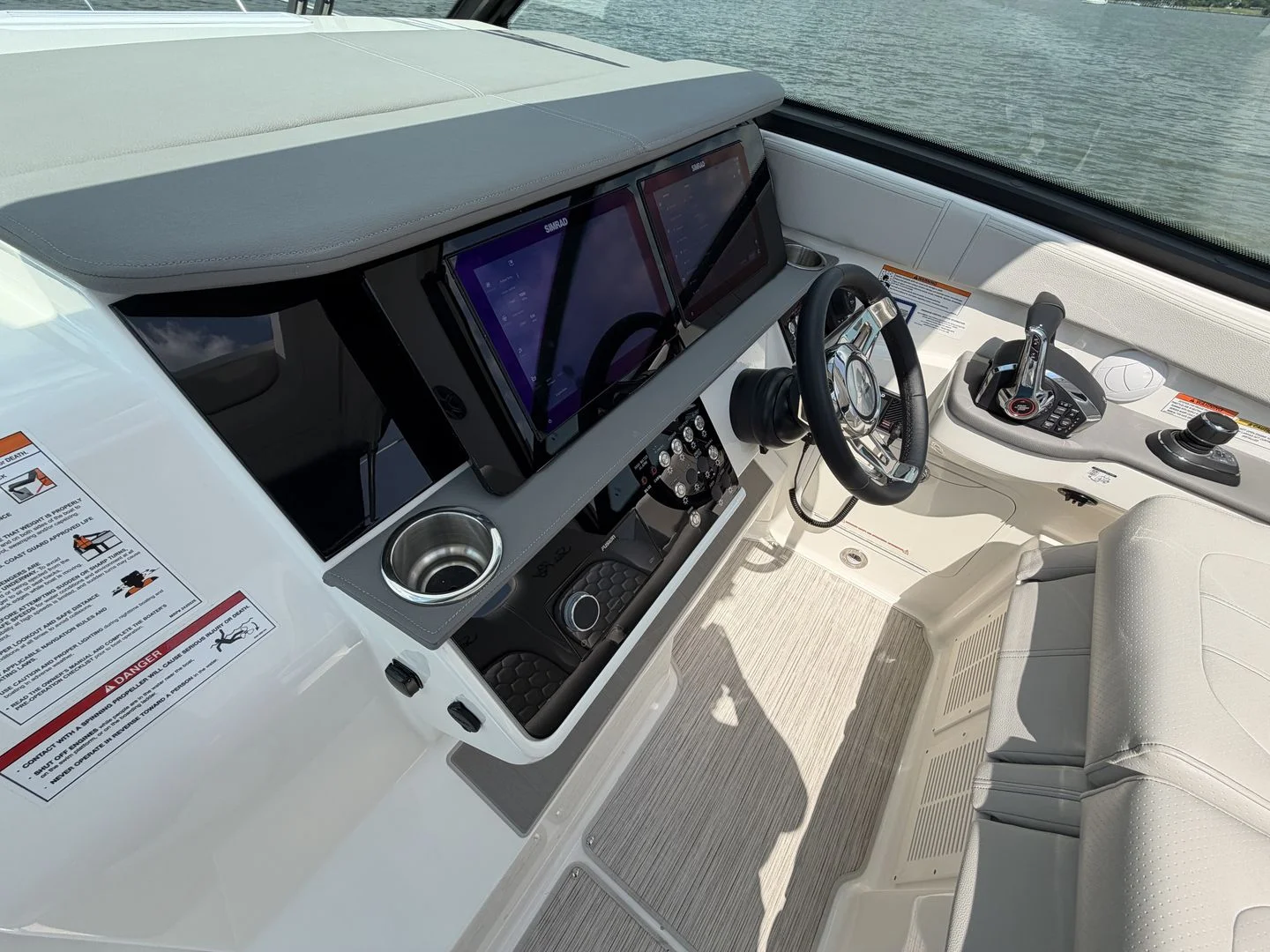 2026 Sea Ray Sundancer 320 Outboard Image Thumbnail #42
