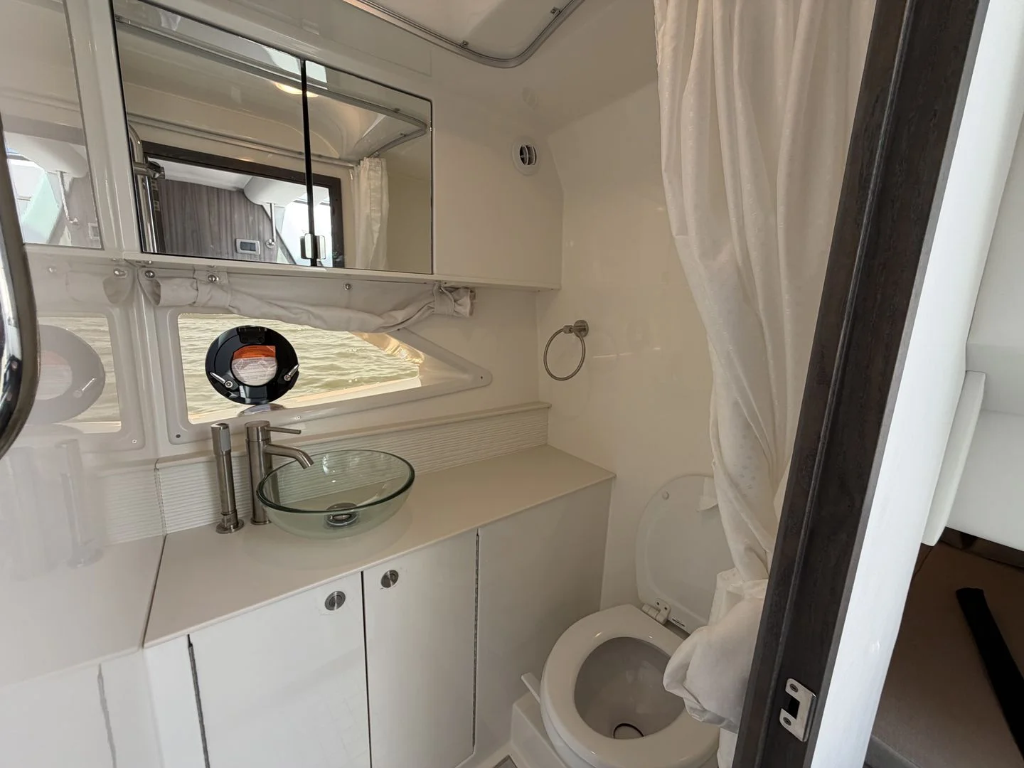 2026 Sea Ray Sundancer 320 Outboard Image Thumbnail #62