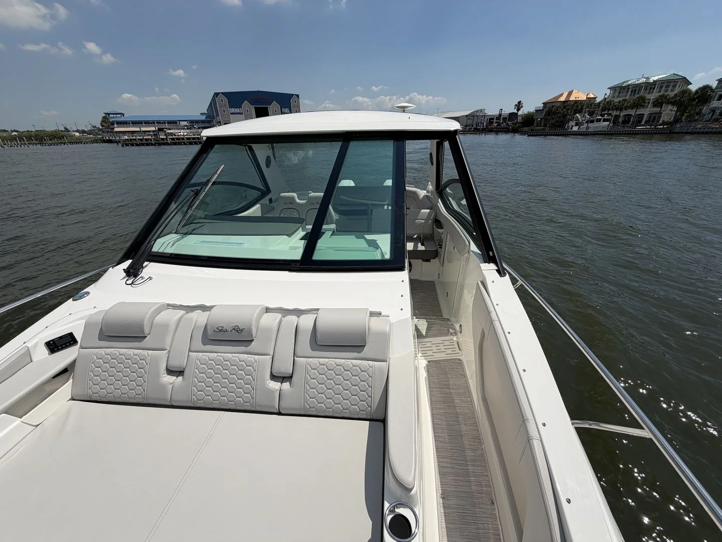 2026 Sea Ray Sundancer 320 Outboard Image Thumbnail #36