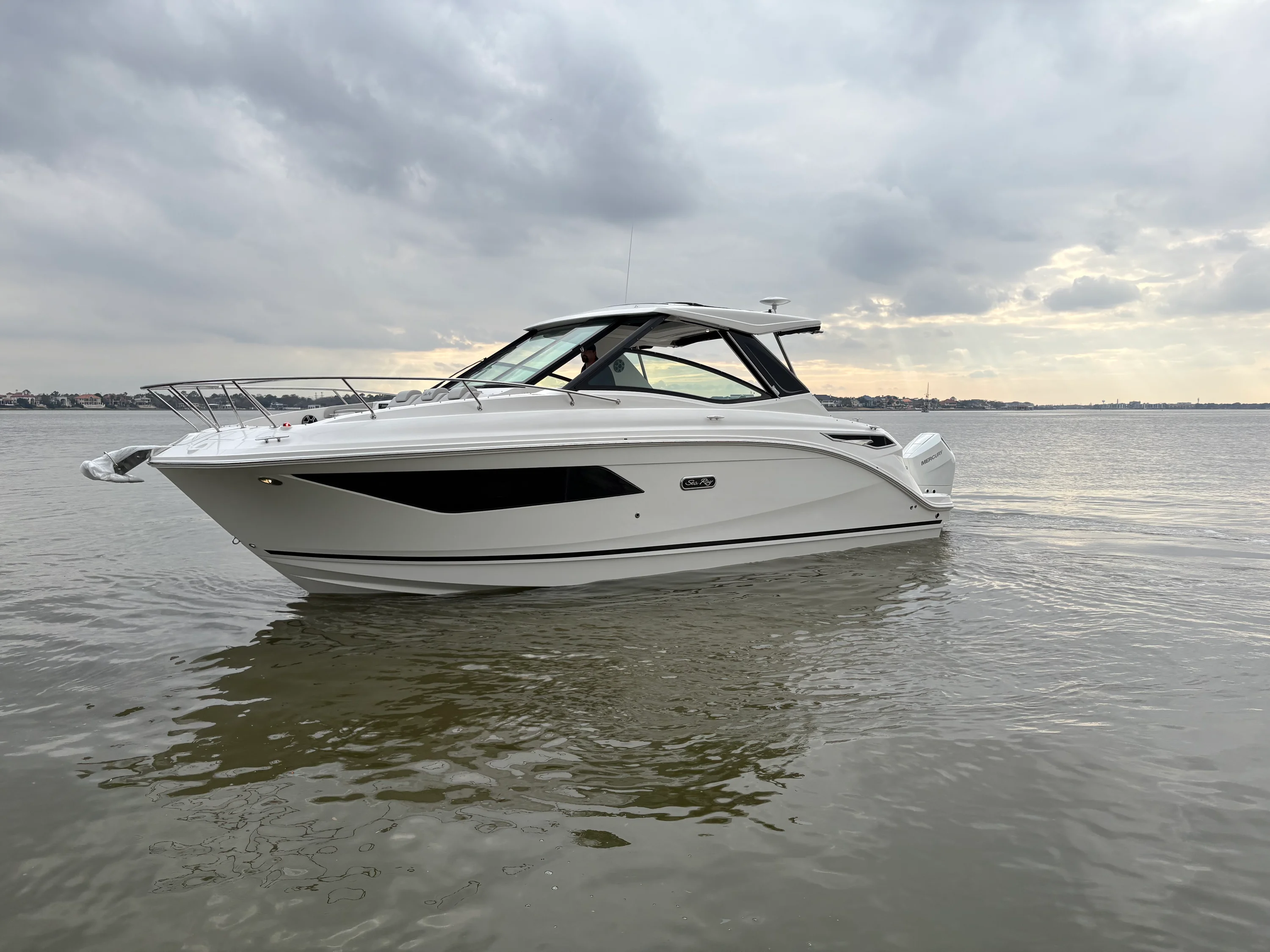 2026 Sea Ray Sundancer 320 Outboard Image Thumbnail #7