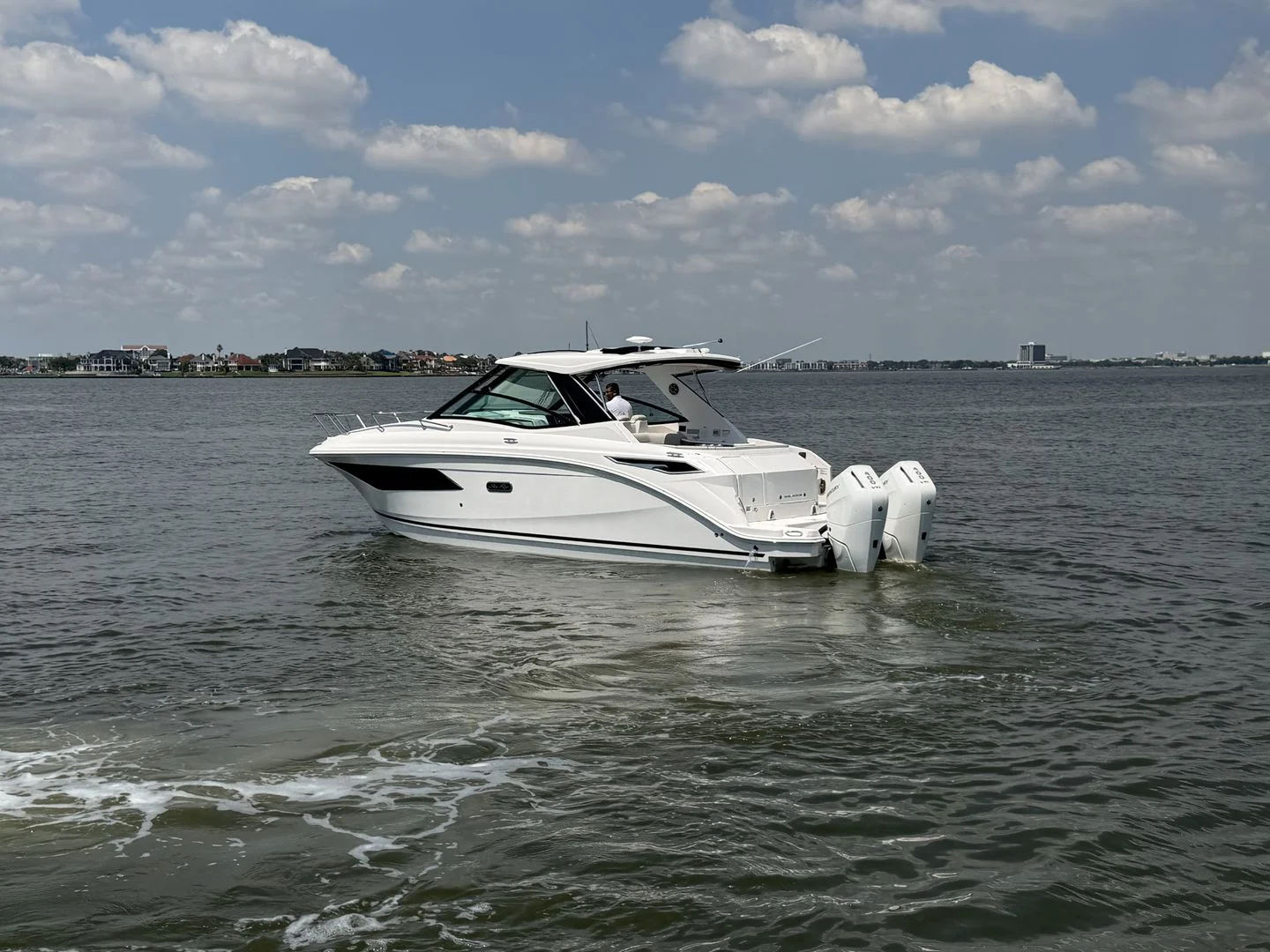 2026 Sea Ray Sundancer 320 Outboard Image Thumbnail #11