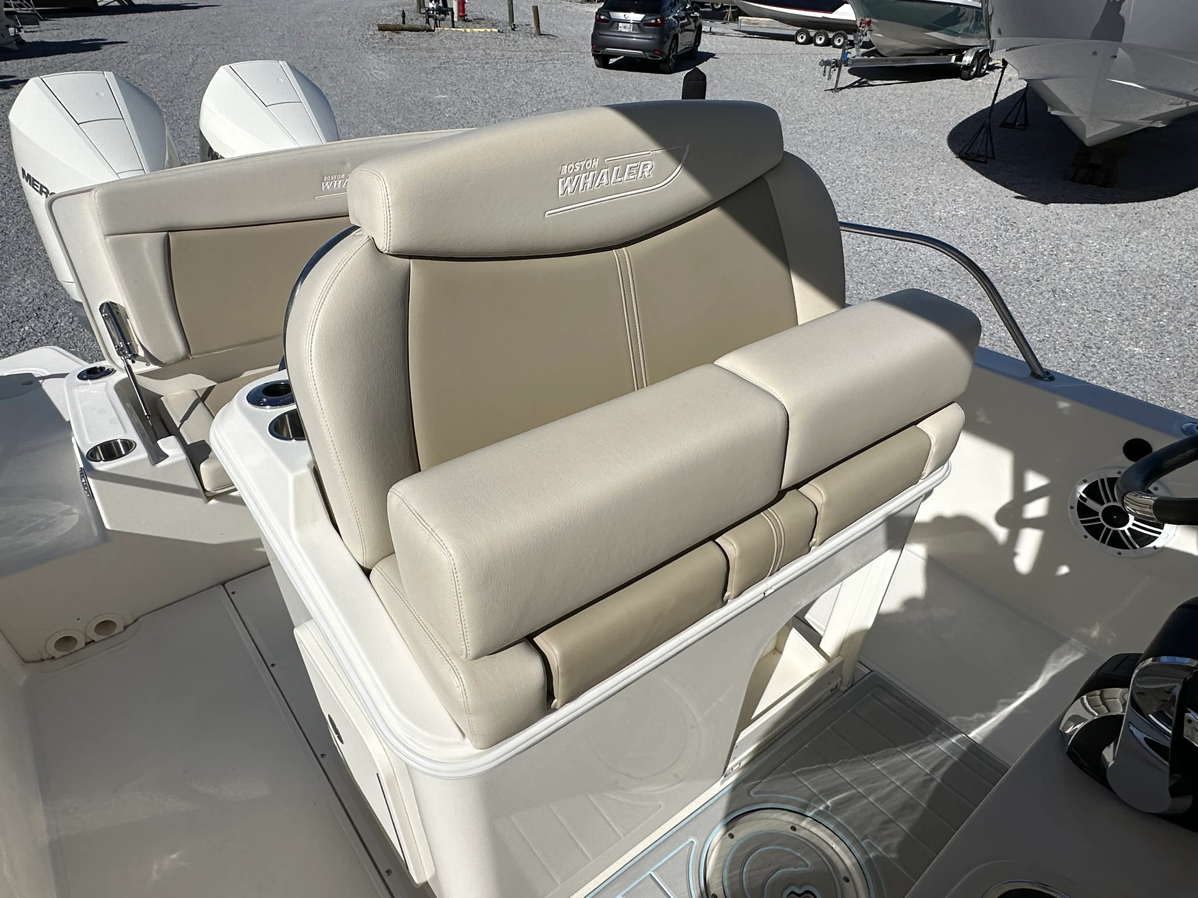 2022 Boston Whaler 270 DAUNTLESS Image Thumbnail #11