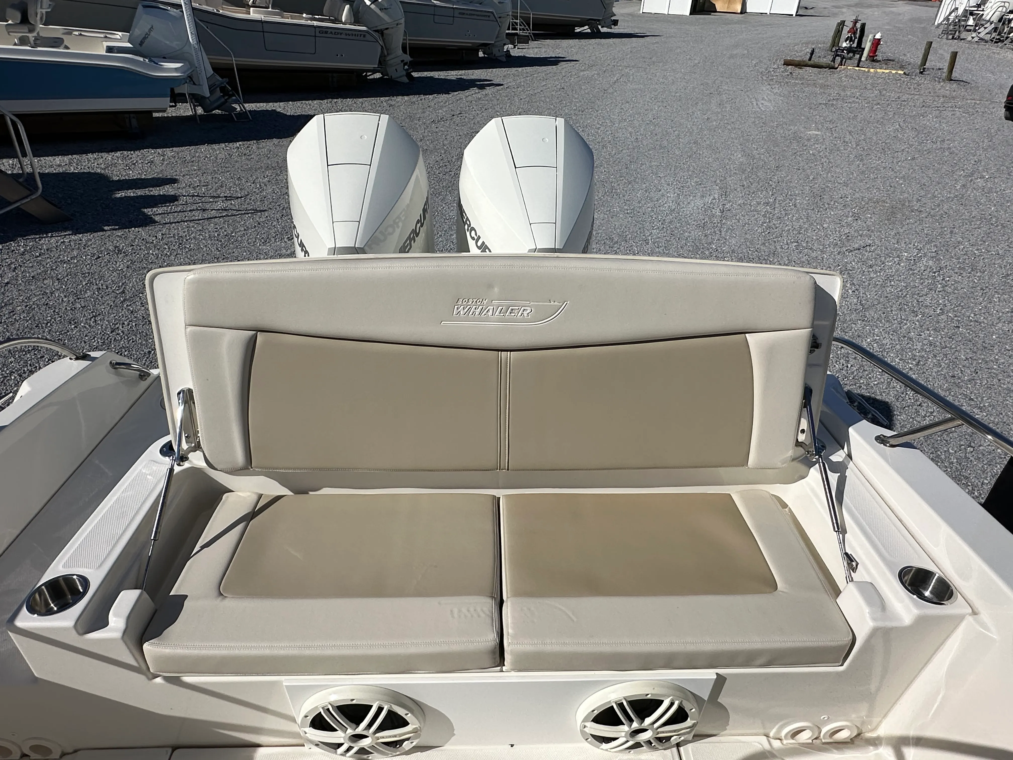 2022 Boston Whaler 270 DAUNTLESS Image Thumbnail #6