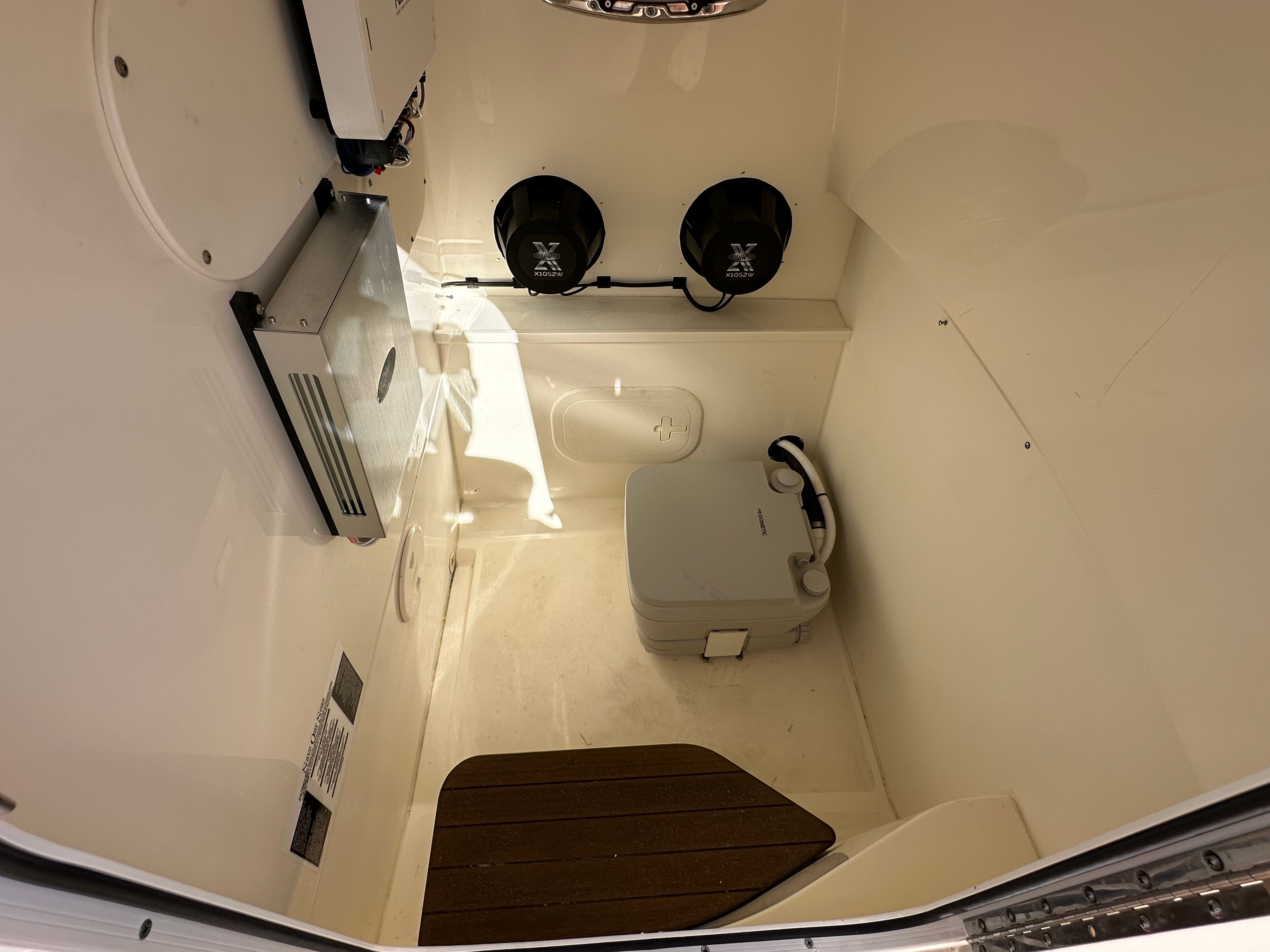 2022 Boston Whaler 270 DAUNTLESS Image Thumbnail #27