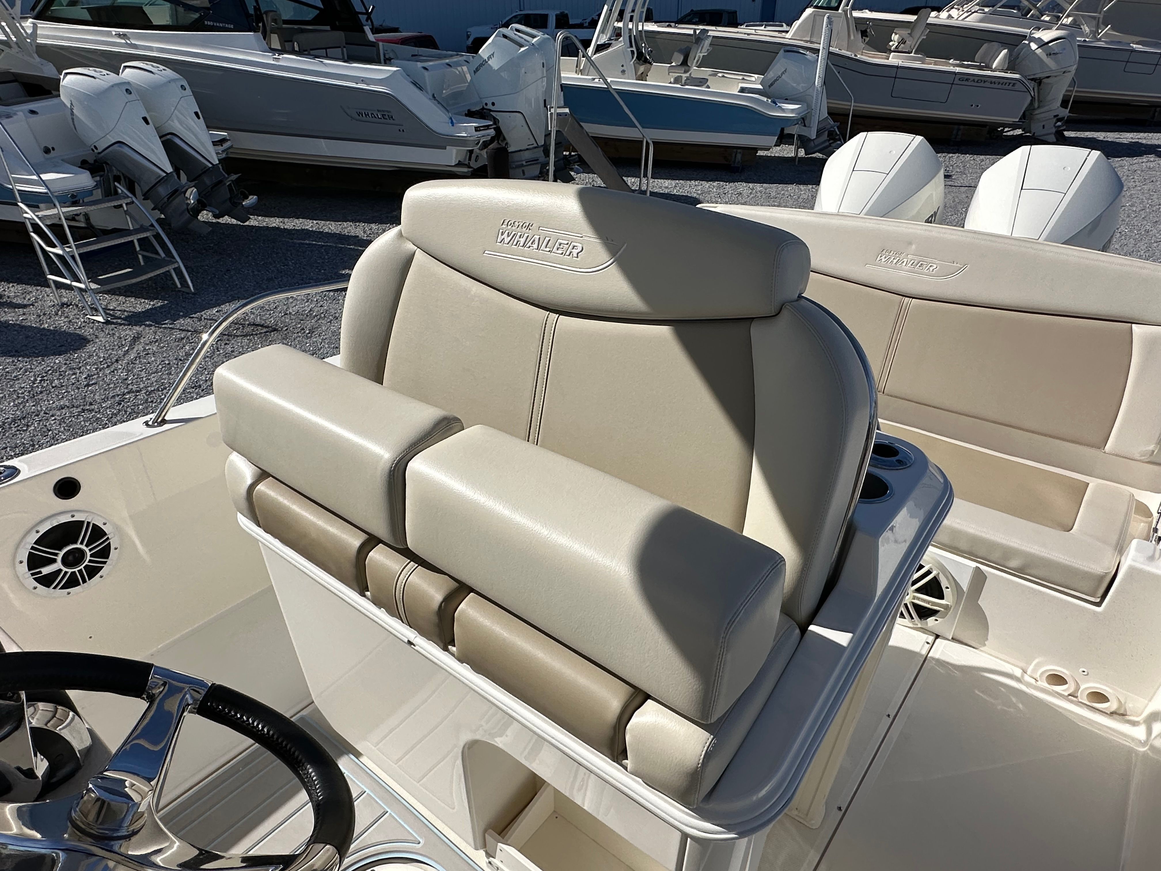 2022 Boston Whaler 270 DAUNTLESS Image Thumbnail #12