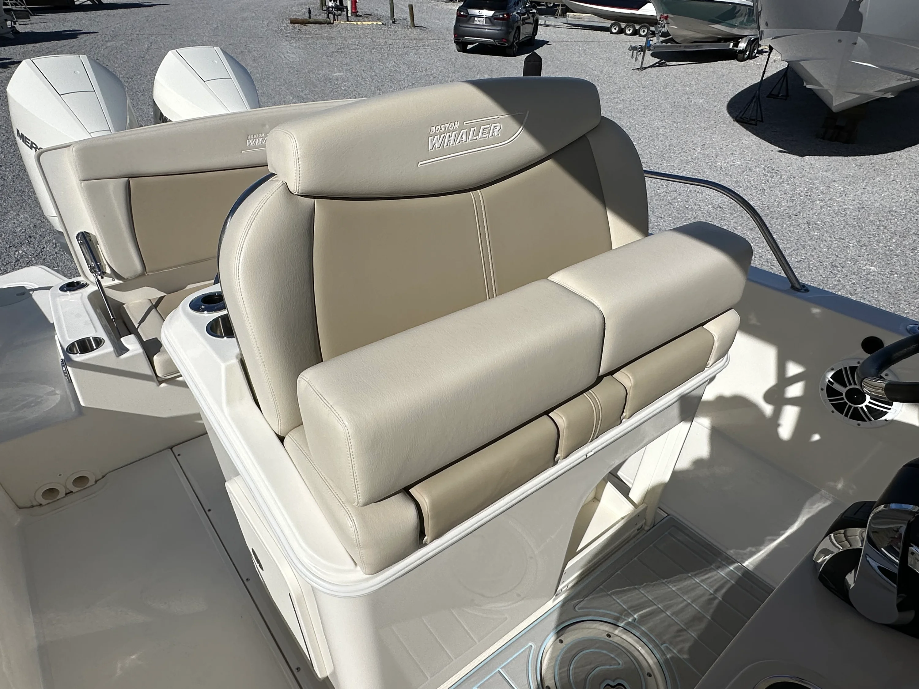 2022 Boston Whaler 270 DAUNTLESS Image Thumbnail #11