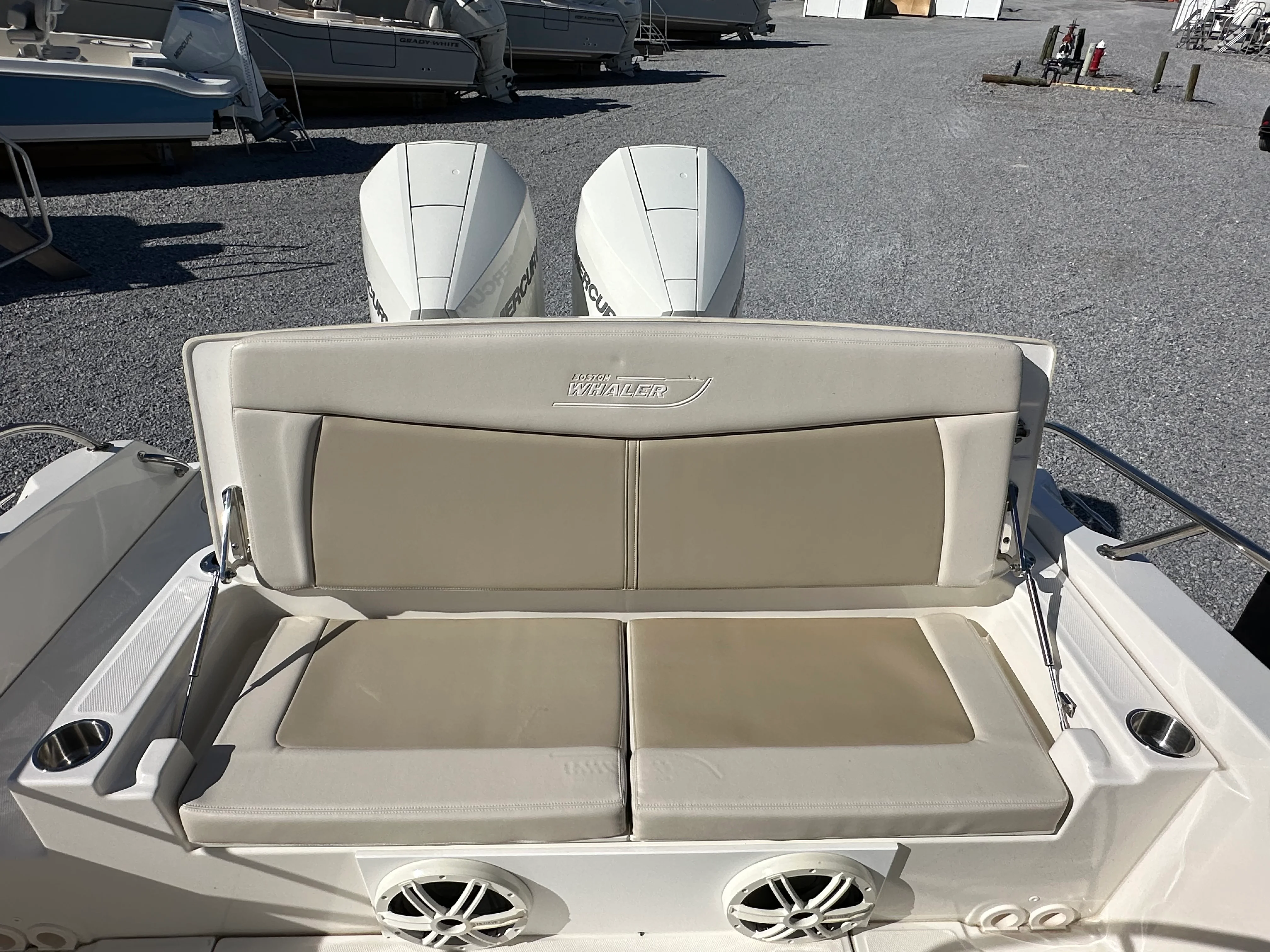 2022 Boston Whaler 270 DAUNTLESS Image Thumbnail #6