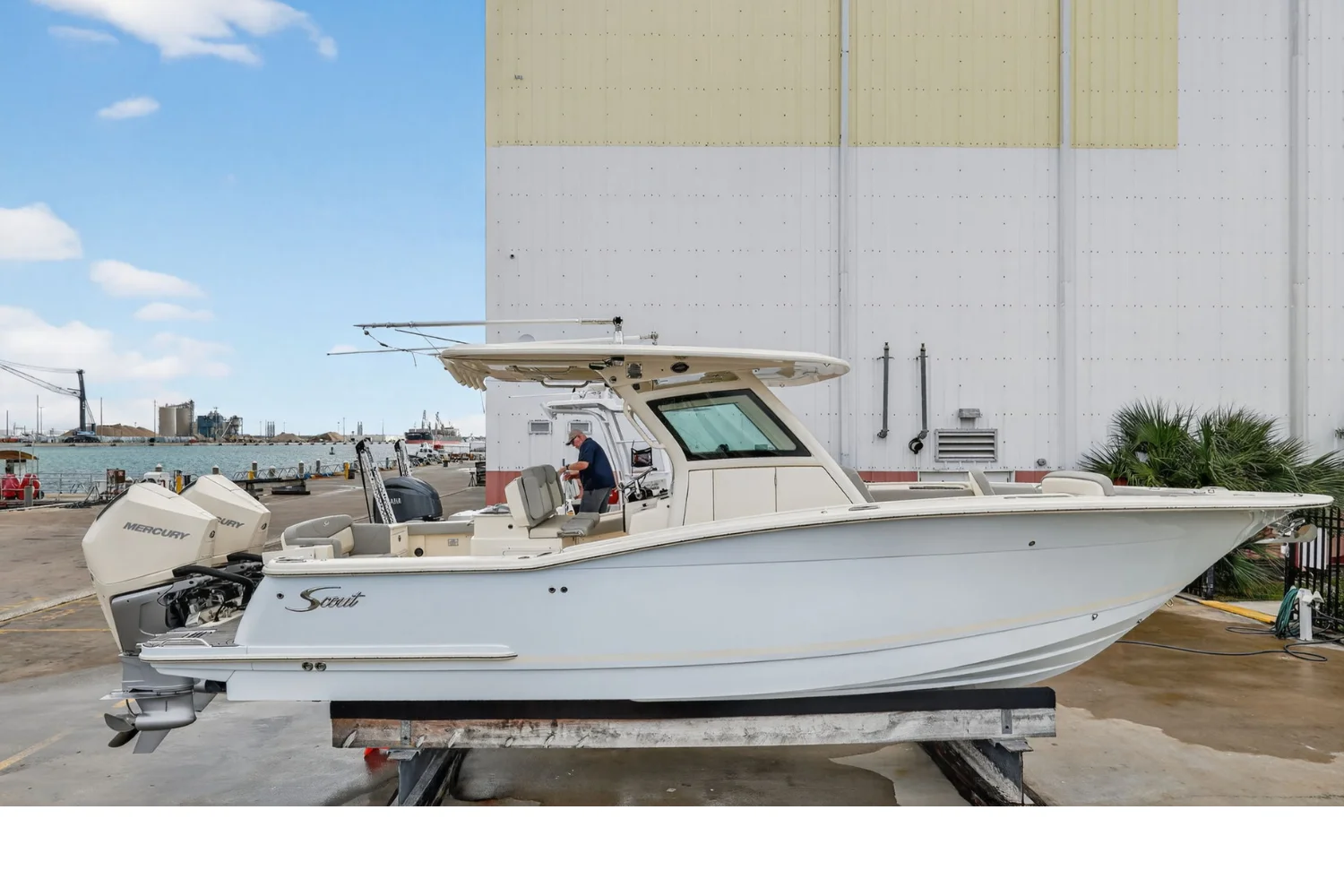 2023 Scout 305 LXF Image Thumbnail #0