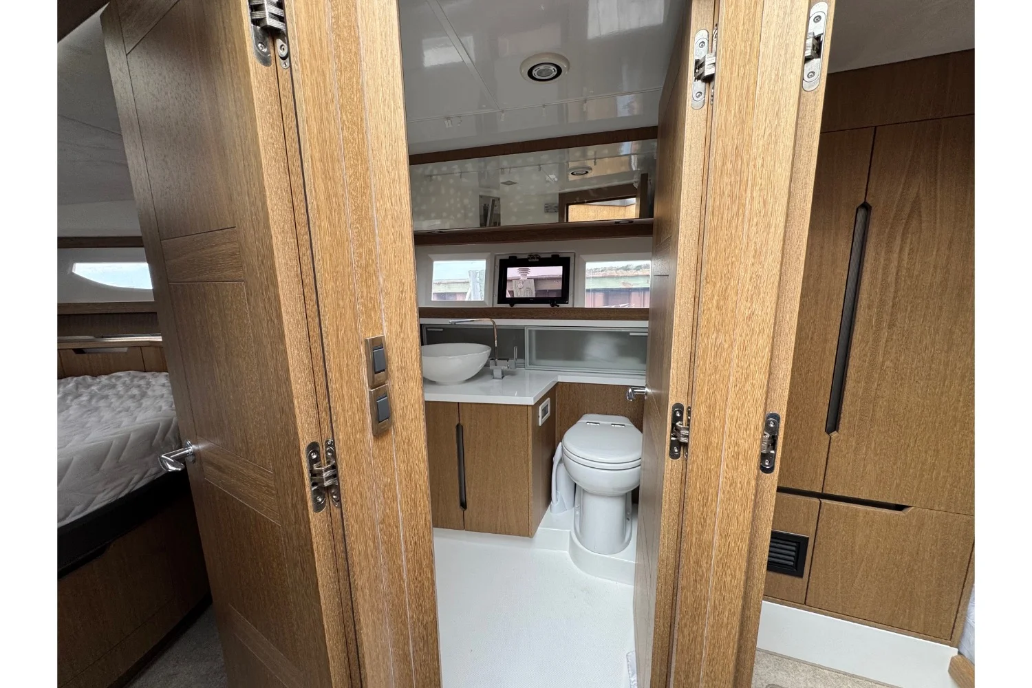 2018 Galeon 420 Image Thumbnail #42