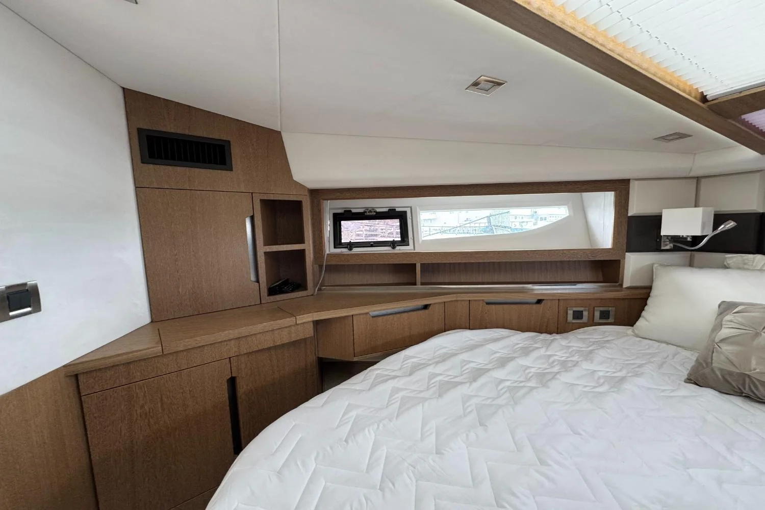 2018 Galeon 420 Image Thumbnail #34