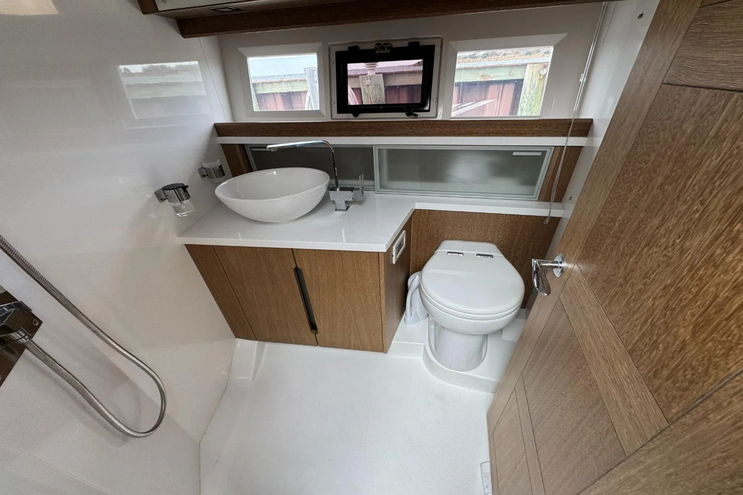 2018 Galeon 420 Image Thumbnail #38