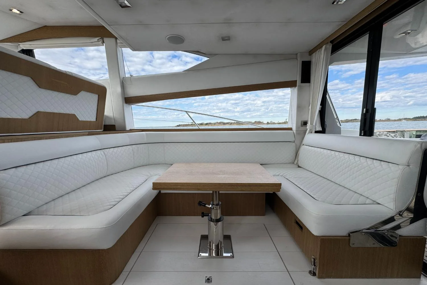 2018 Galeon 420 Image Thumbnail #9