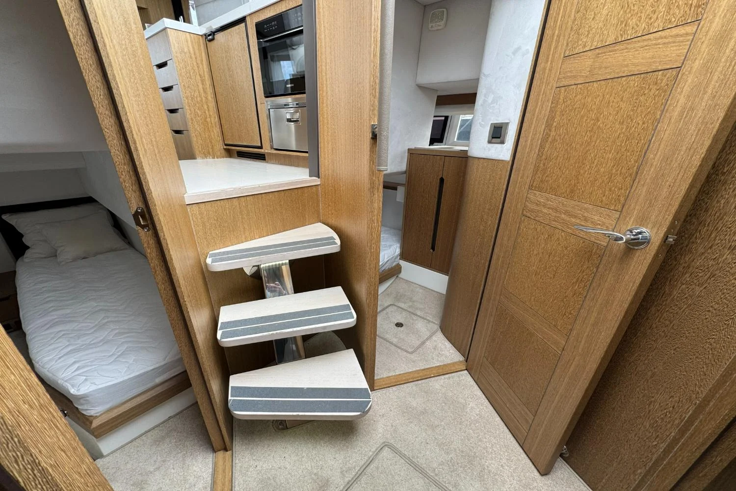 2018 Galeon 420 Image Thumbnail #50