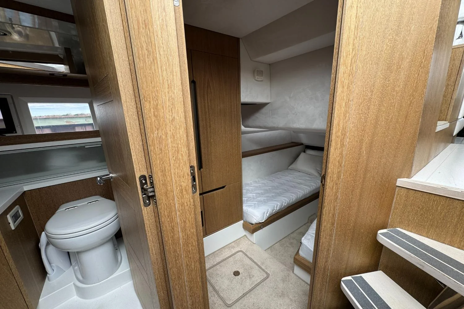 2018 Galeon 420 Image Thumbnail #44