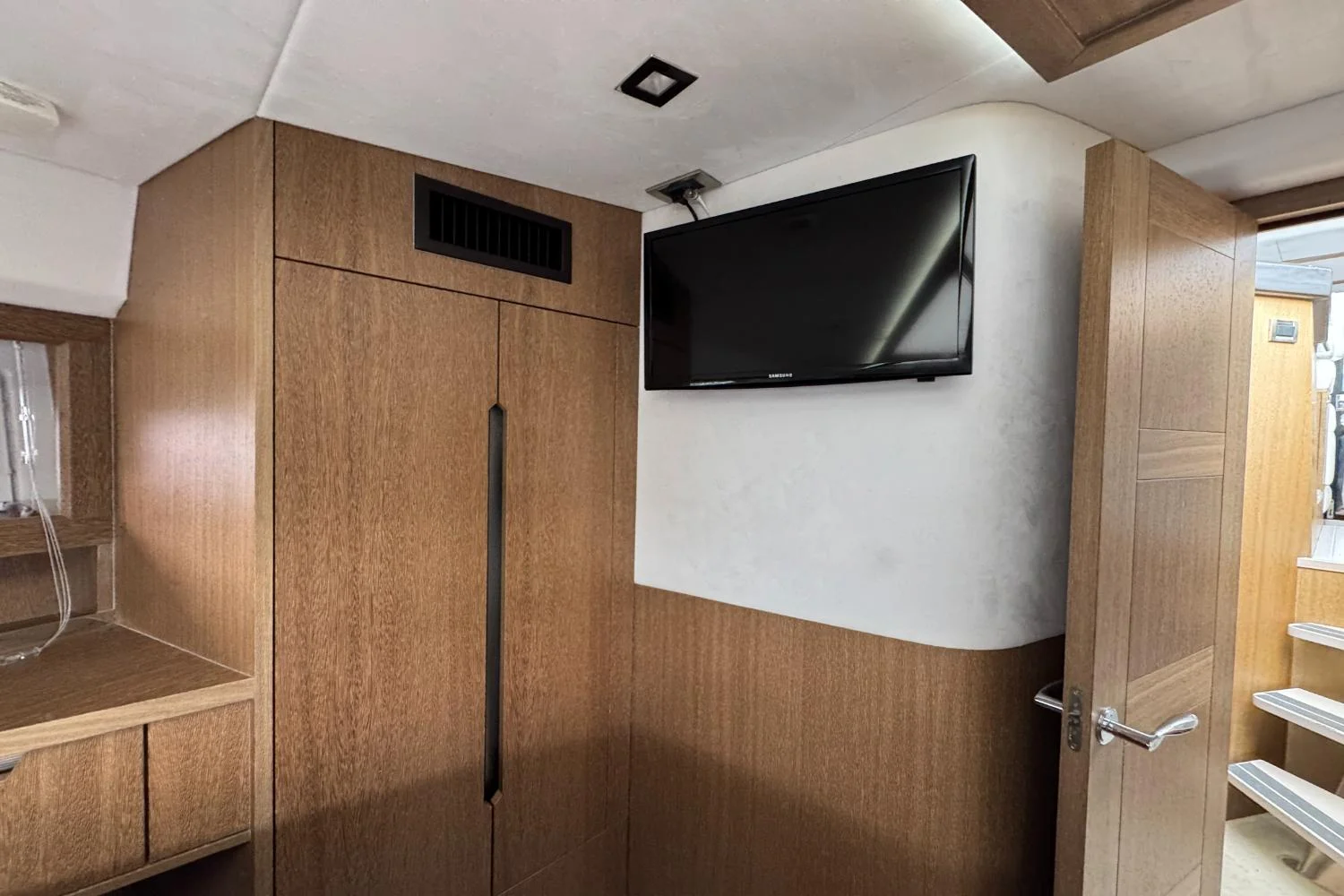 2018 Galeon 420 Image Thumbnail #38